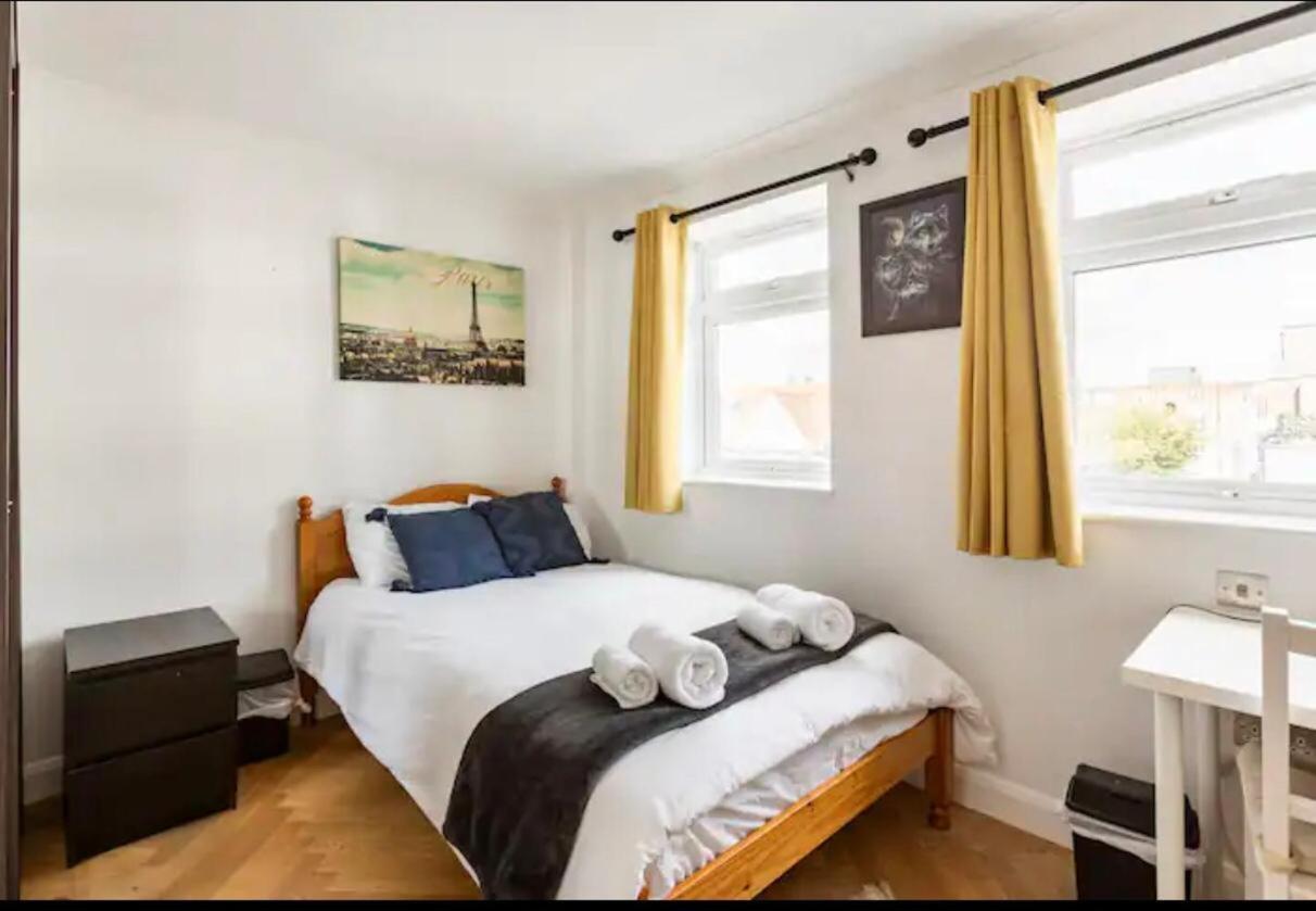 Stunning 2 Bedrooms, 2 Bathrooms Flat. Apartment London