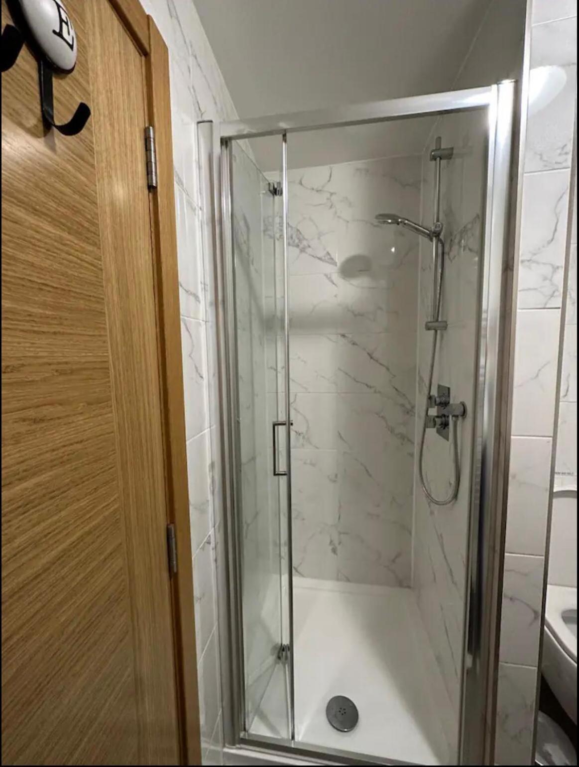 Stunning 2 Bedrooms, 2 Bathrooms Flat. London