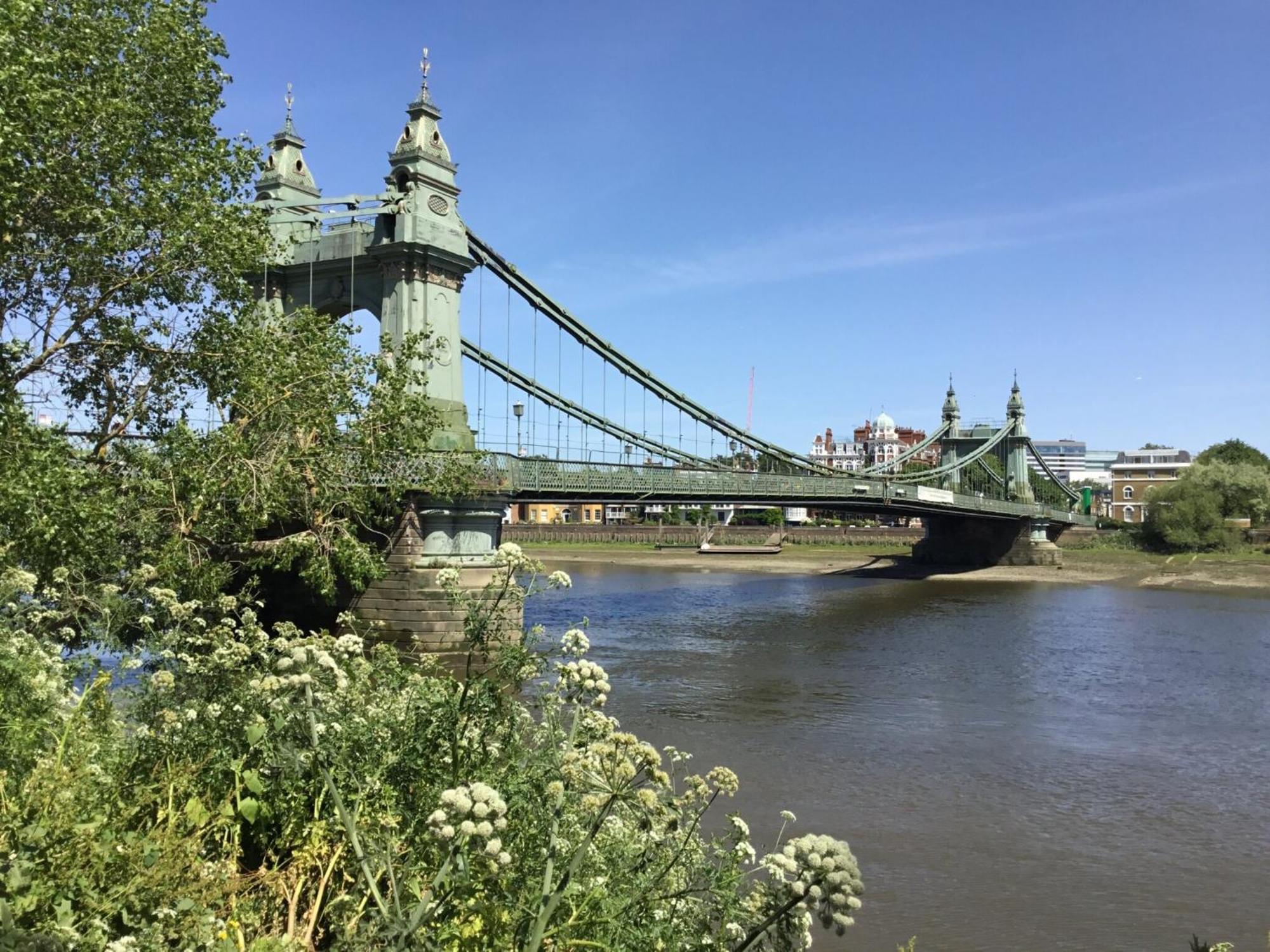 Apartment Perfect For 6 - 2 Bedroom 2 Bathroom By The Famous Hammersmith Riverside London
