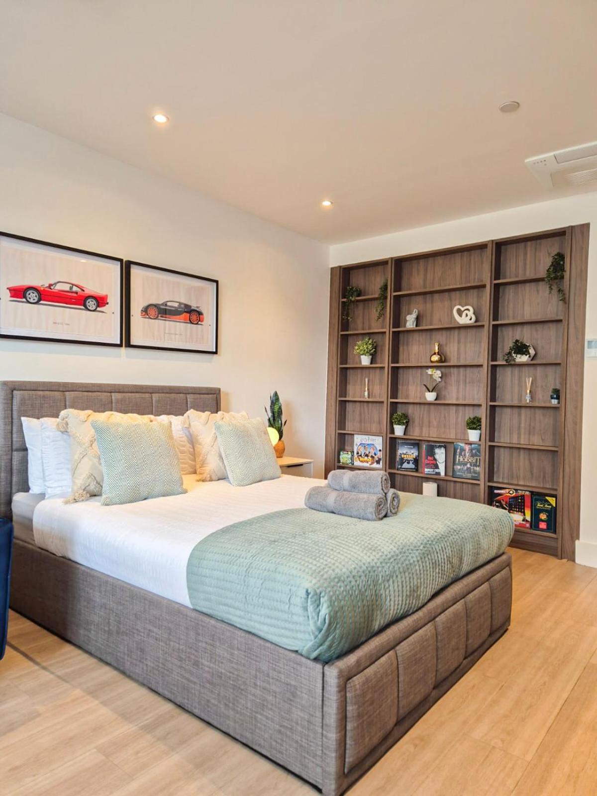 Modern & 3bedroom Flat With Pvt Balcony Steps From Regent's Park Apartment London