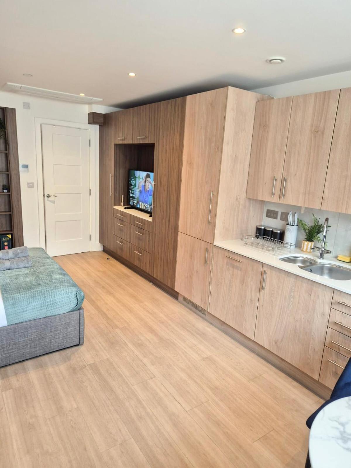 Apartment Modern & 3bedroom Flat With Pvt Balcony Steps From Regent's Park *