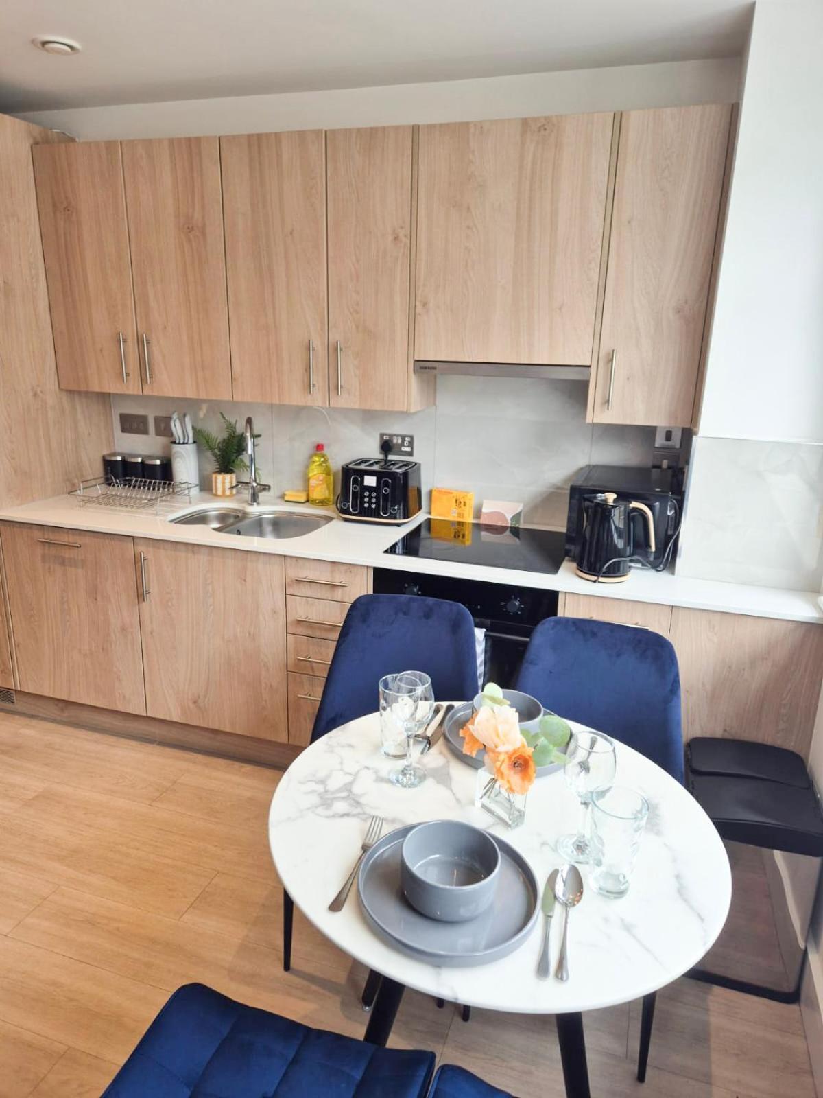 Modern & 3bedroom Flat With Pvt Balcony Steps From Regent's Park *