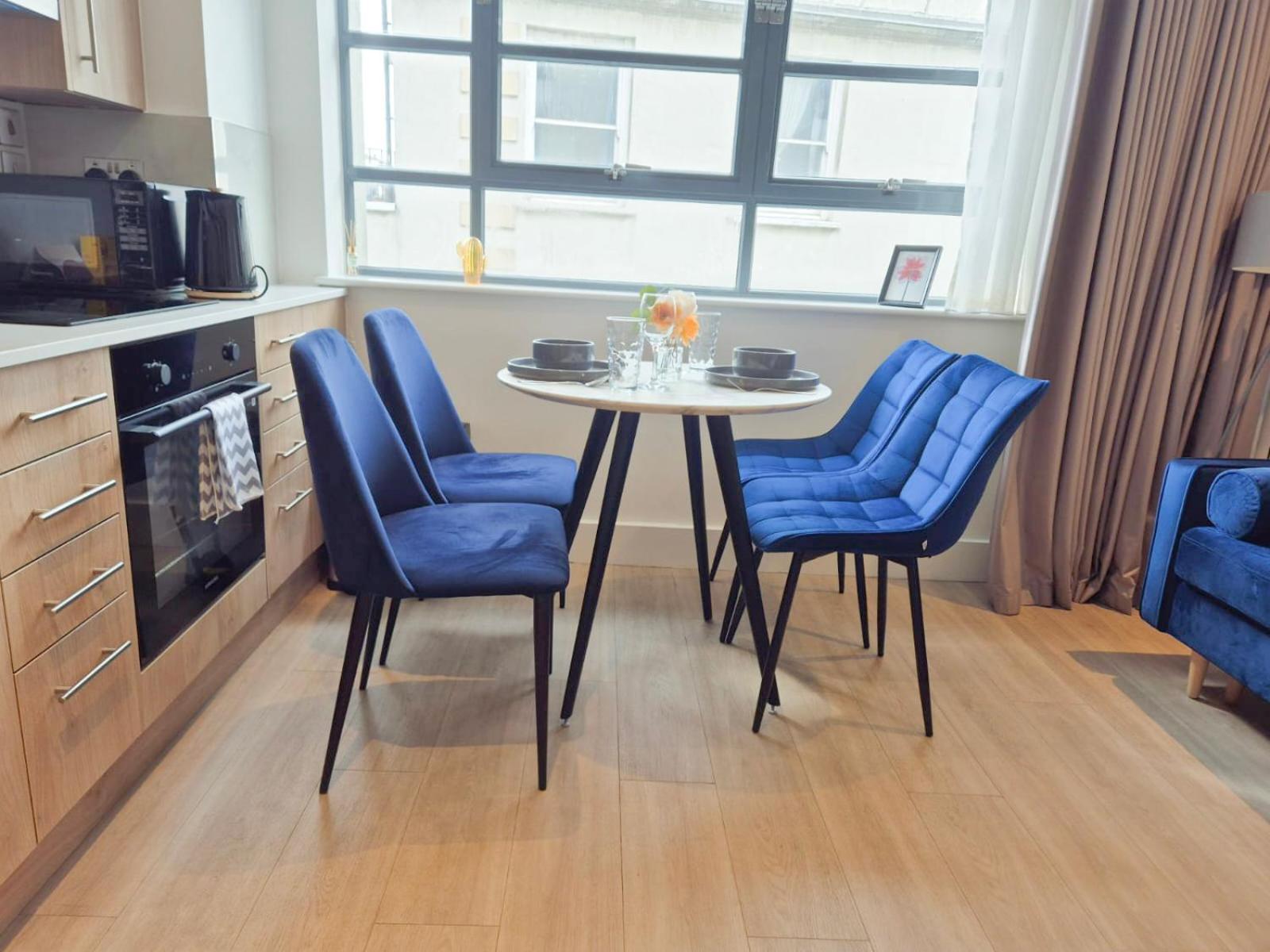 Modern & 3bedroom Flat With Pvt Balcony Steps From Regent's Park Apartment London
