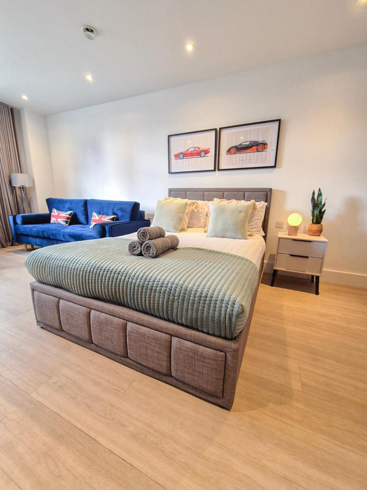 Modern & 3bedroom Flat With Pvt Balcony Steps From Regent's Park * London