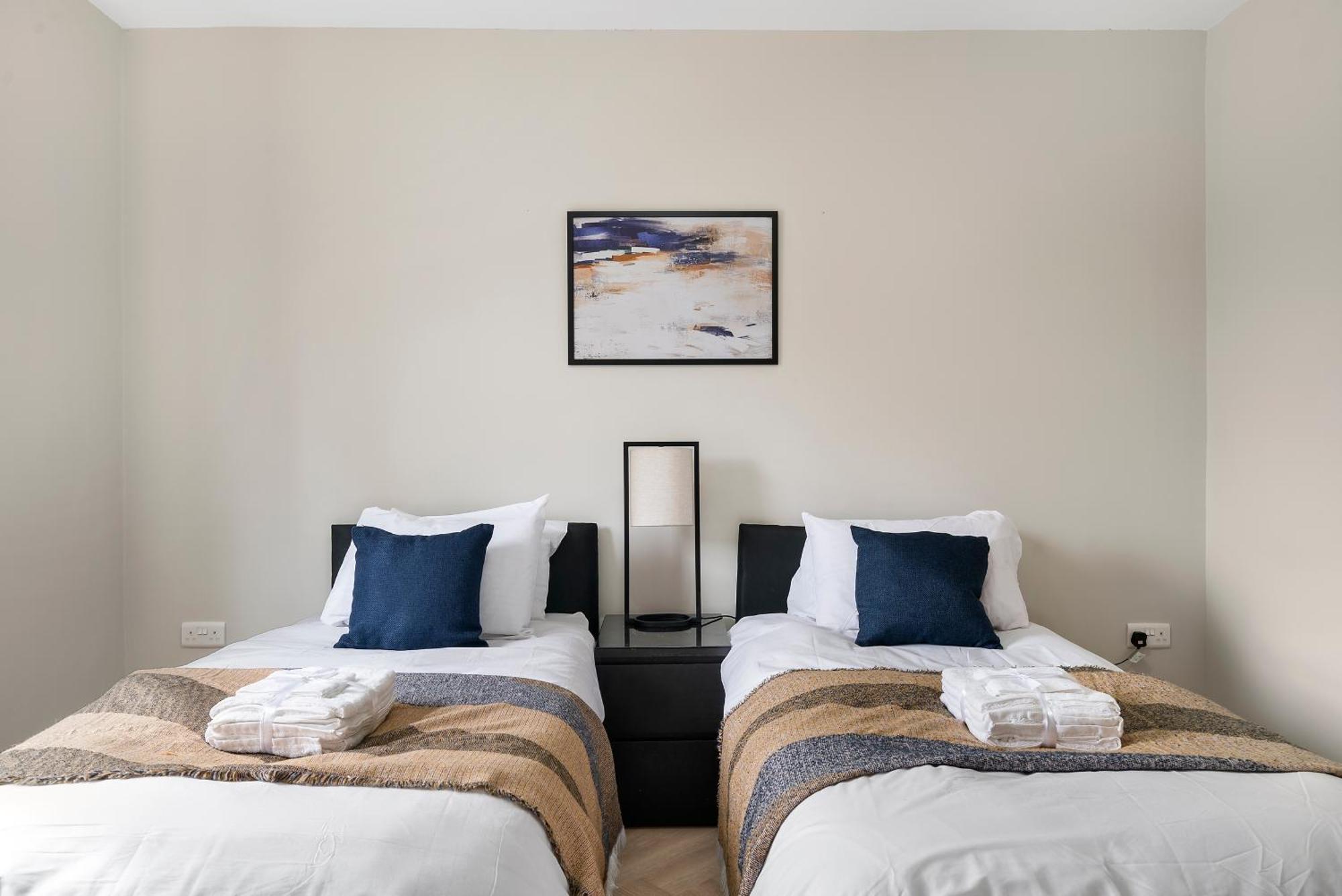 Greenwich Zone 2 5 Beds 2 Bath Free Parking Apartment London