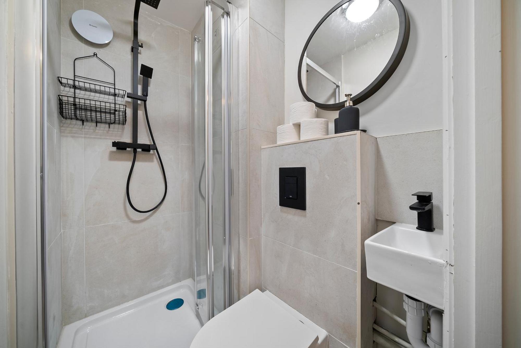Greenwich Zone 2 5 Beds 2 Bath Free Parking London