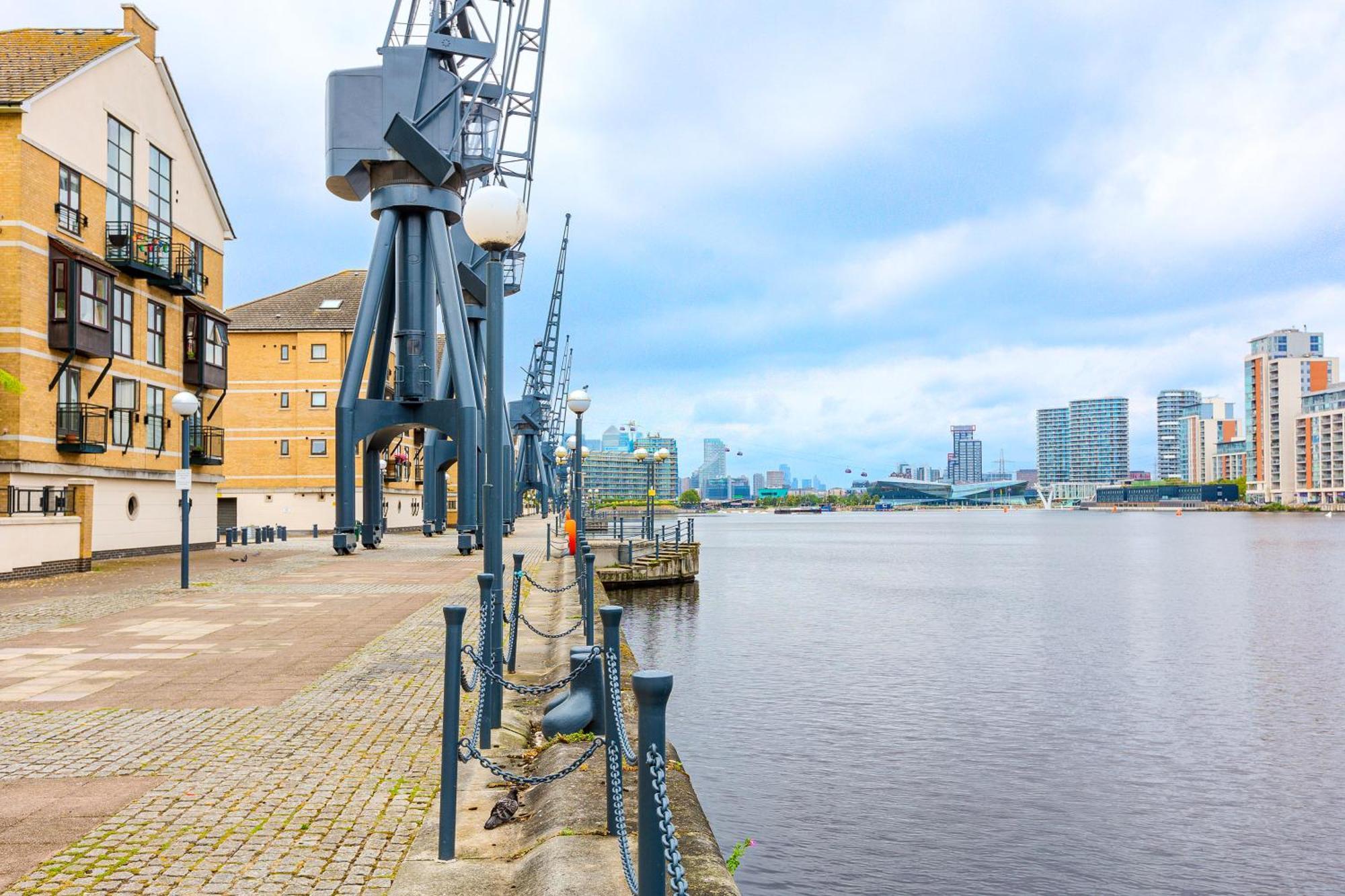 Apartment Bright New 2br Flat With Balcony Near Excel *