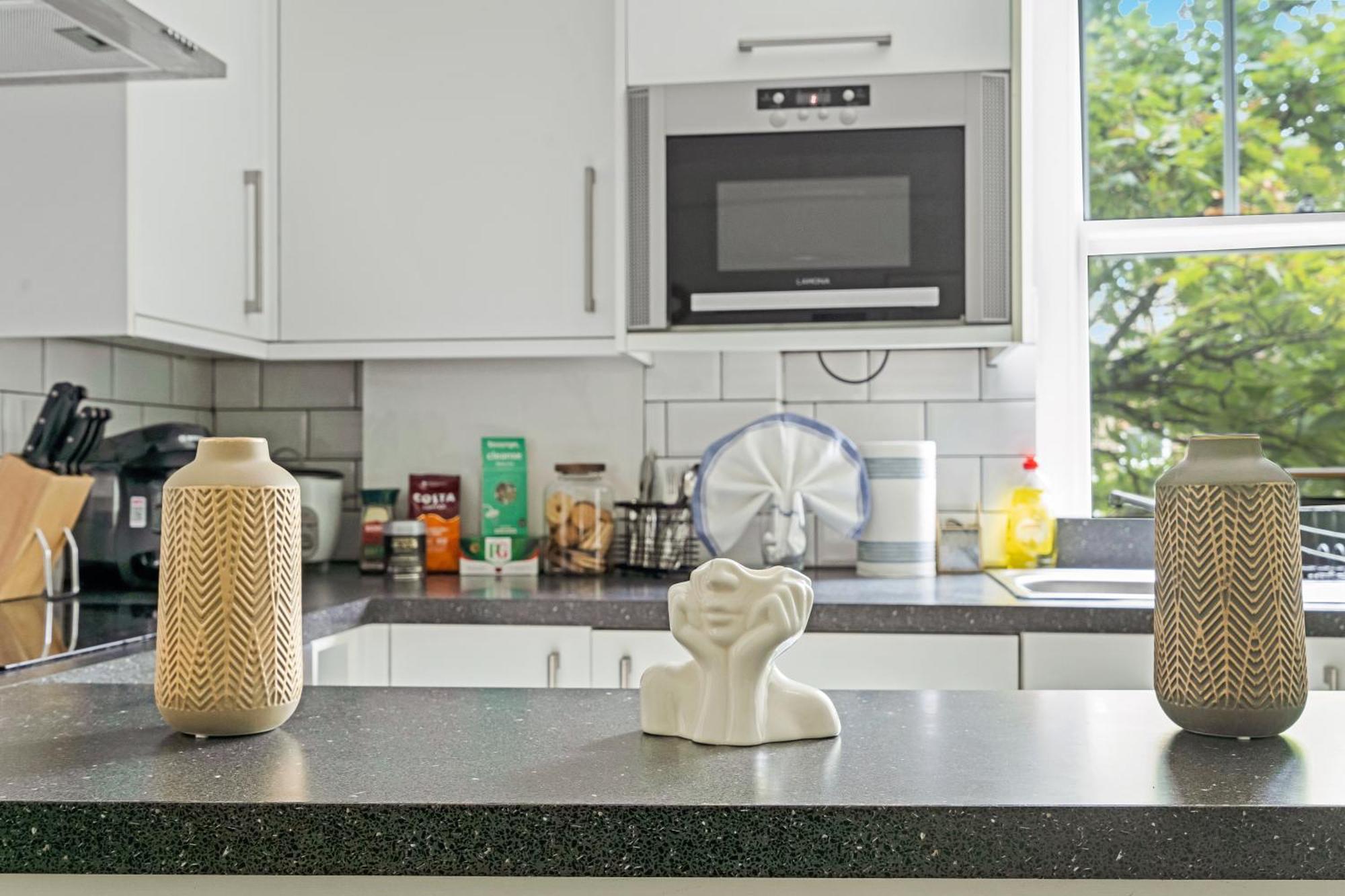 Oxford Circus - 20Min Tube ,1Gb Fibre Wifi, 2Min To Tube & Heathrow, Free Snacks & Toiletries, 2 New Smart Tvs & Sofabed *