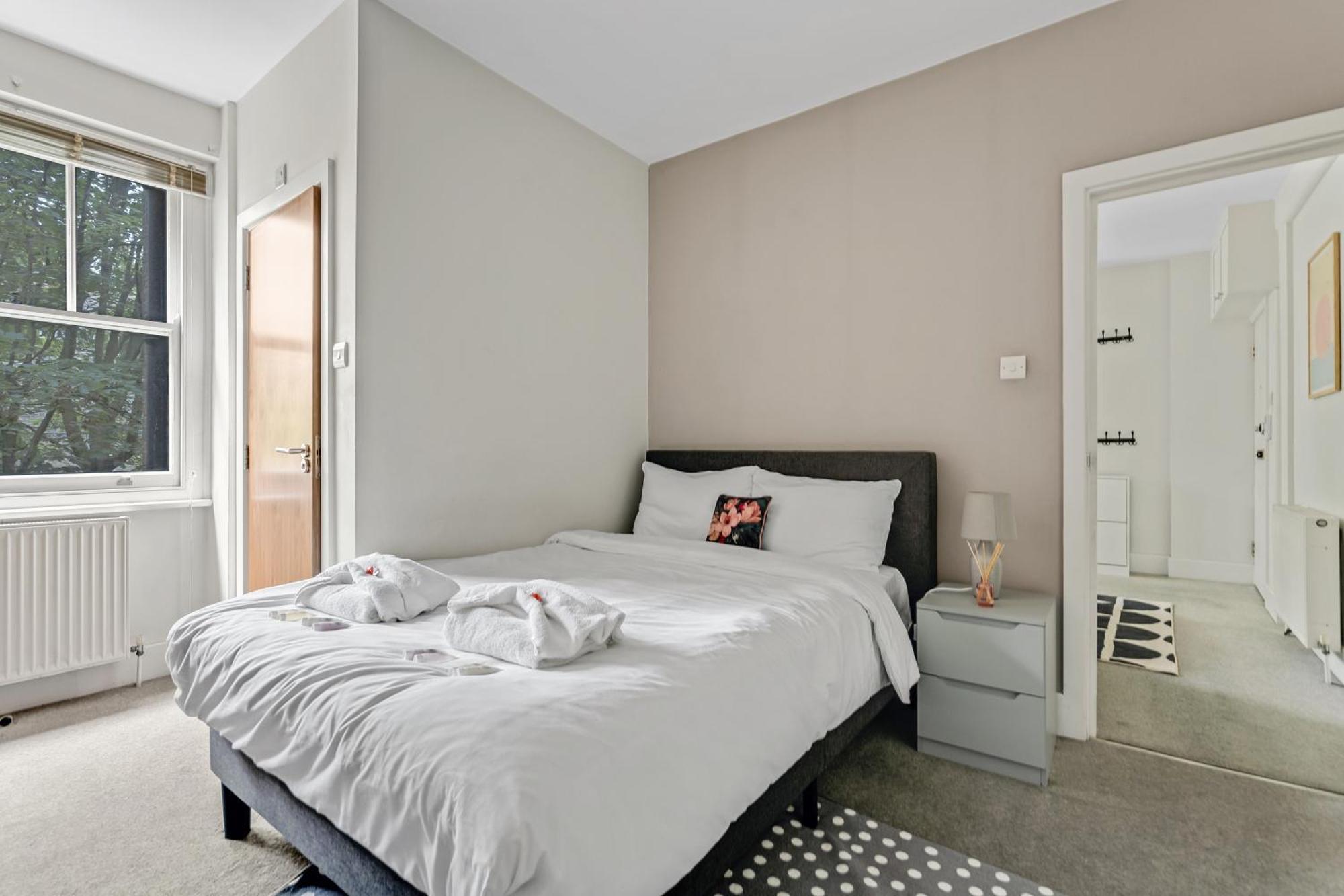 Oxford Circus - 20Min Tube ,1Gb Fibre Wifi, 2Min To Tube & Heathrow, Free Snacks & Toiletries, 2 New Smart Tvs & Sofabed London