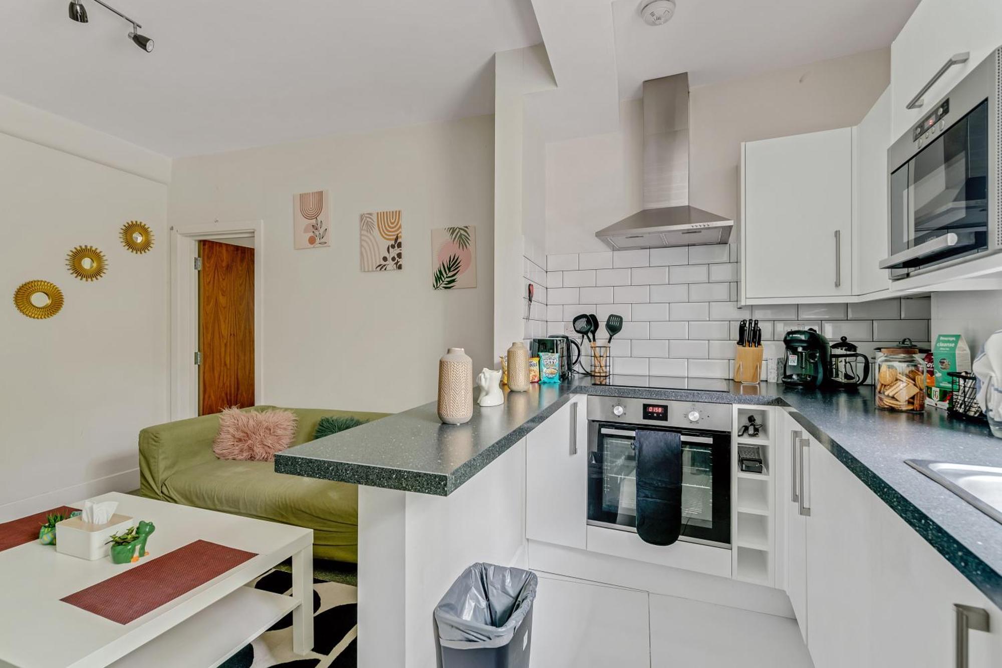 Apartment Oxford Circus - 20Min Tube ,1Gb Fibre Wifi, 2Min To Tube & Heathrow, Free Snacks & Toiletries, 2 New Smart Tvs & Sofabed London