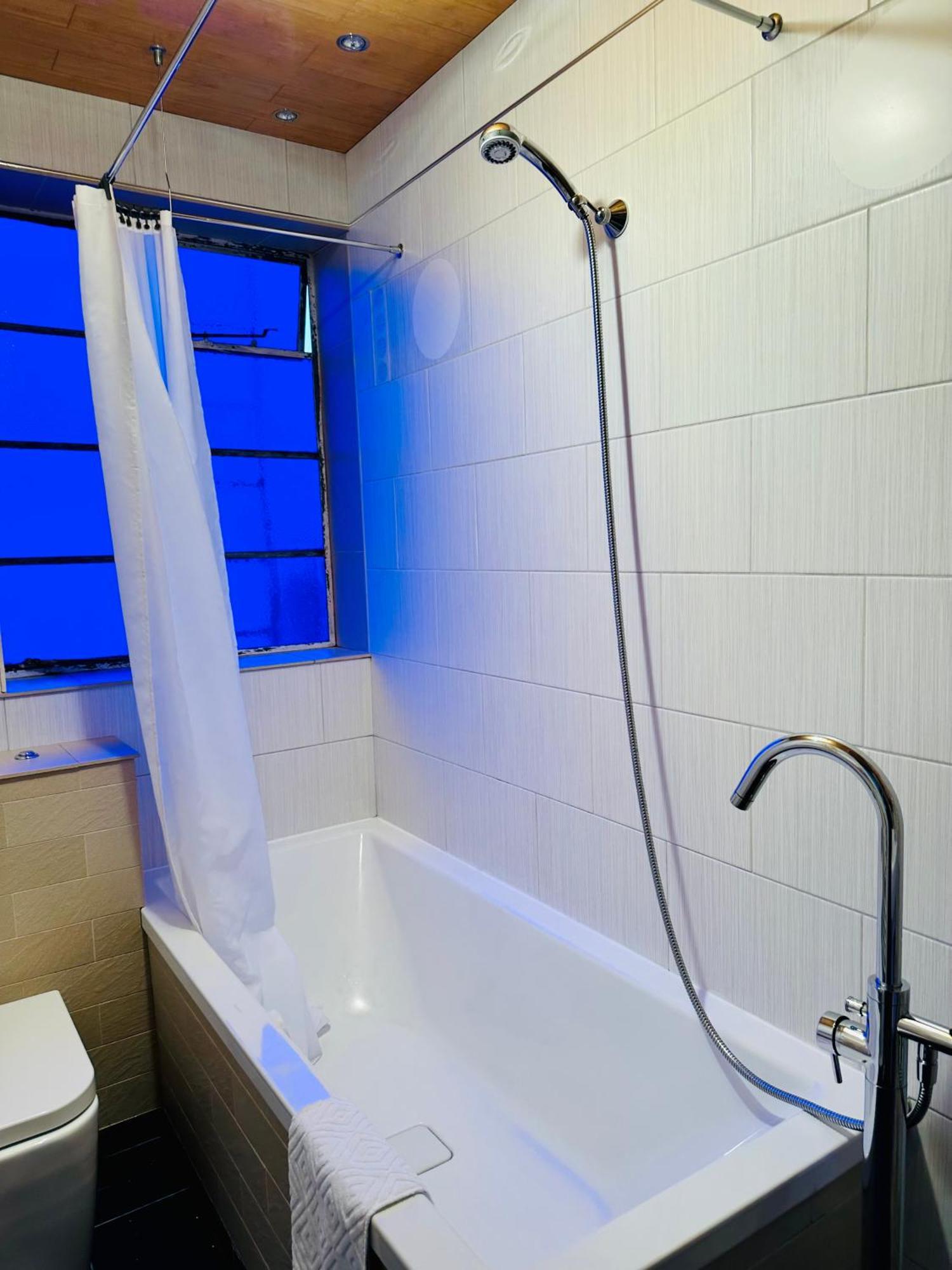 Camden Skyview Apartment London