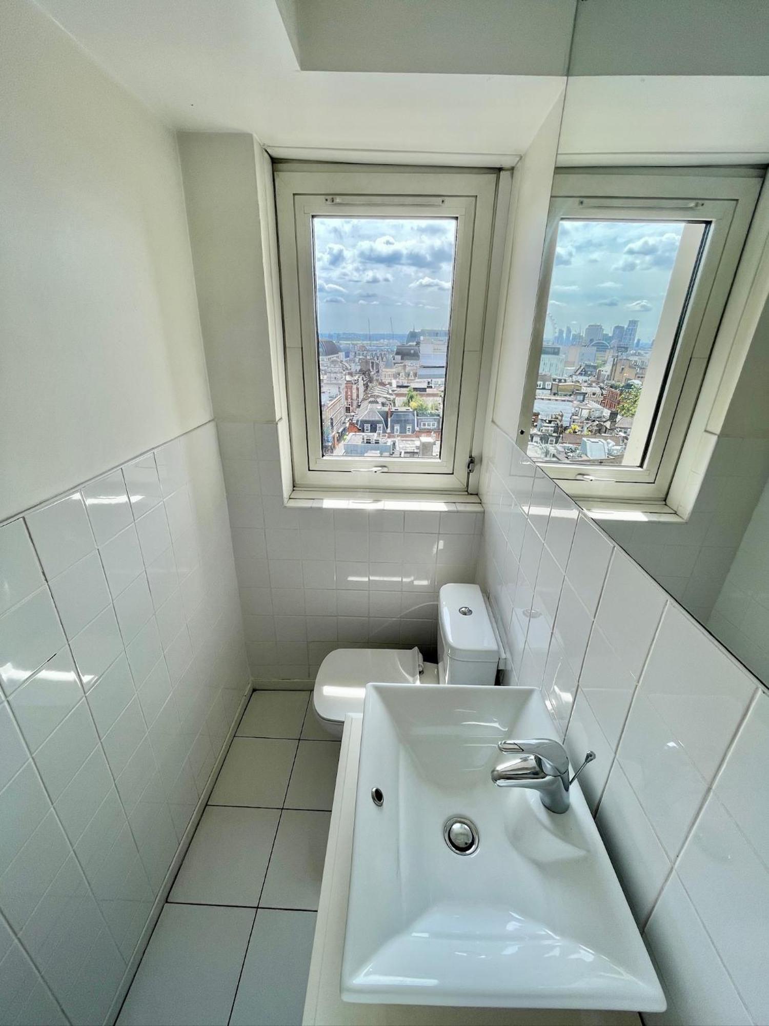 Bright 2-bedroom In Soho High-rise With Skyline Views Apartment London