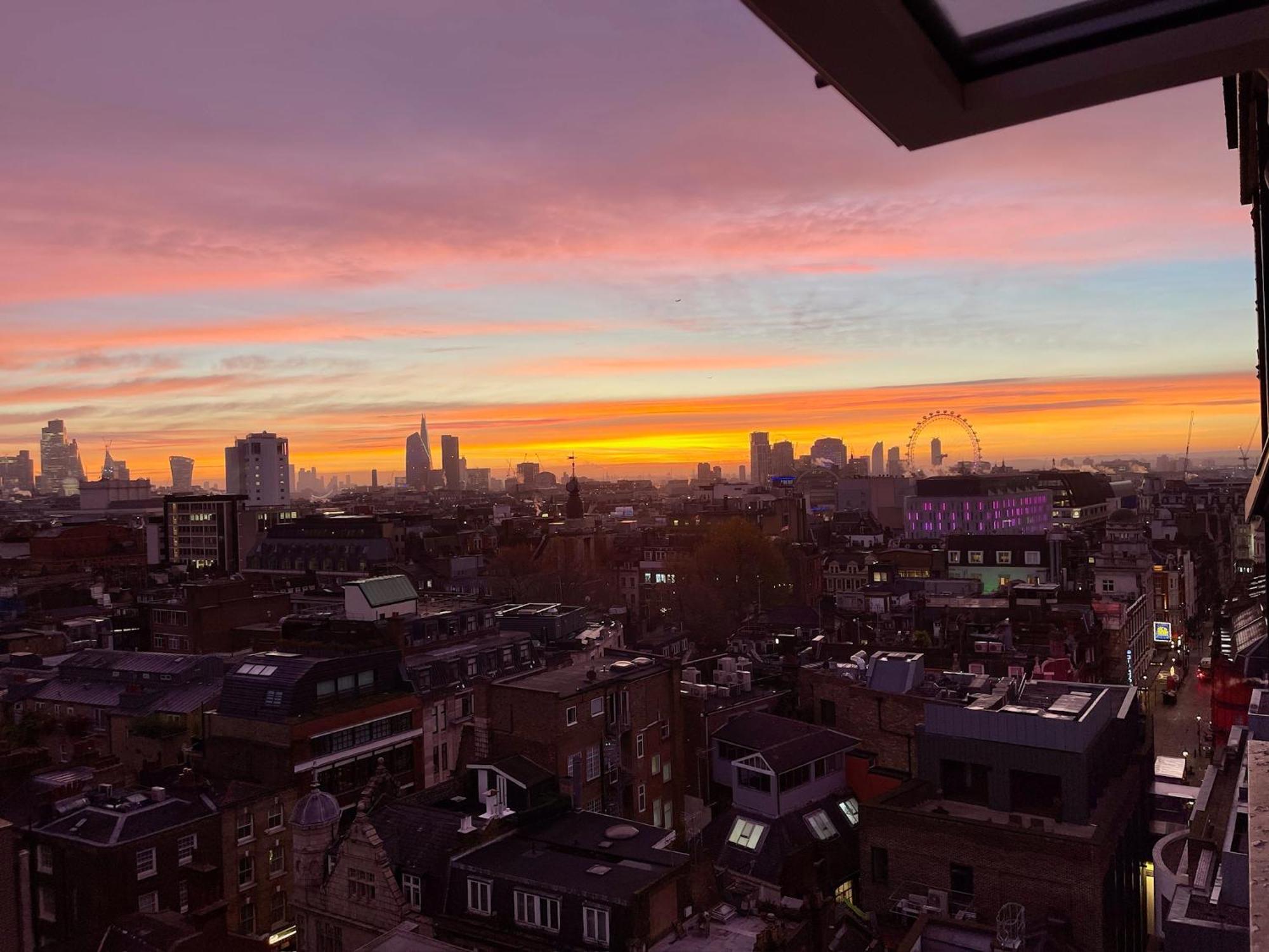 Apartment Bright 2-bedroom In Soho High-rise With Skyline Views London