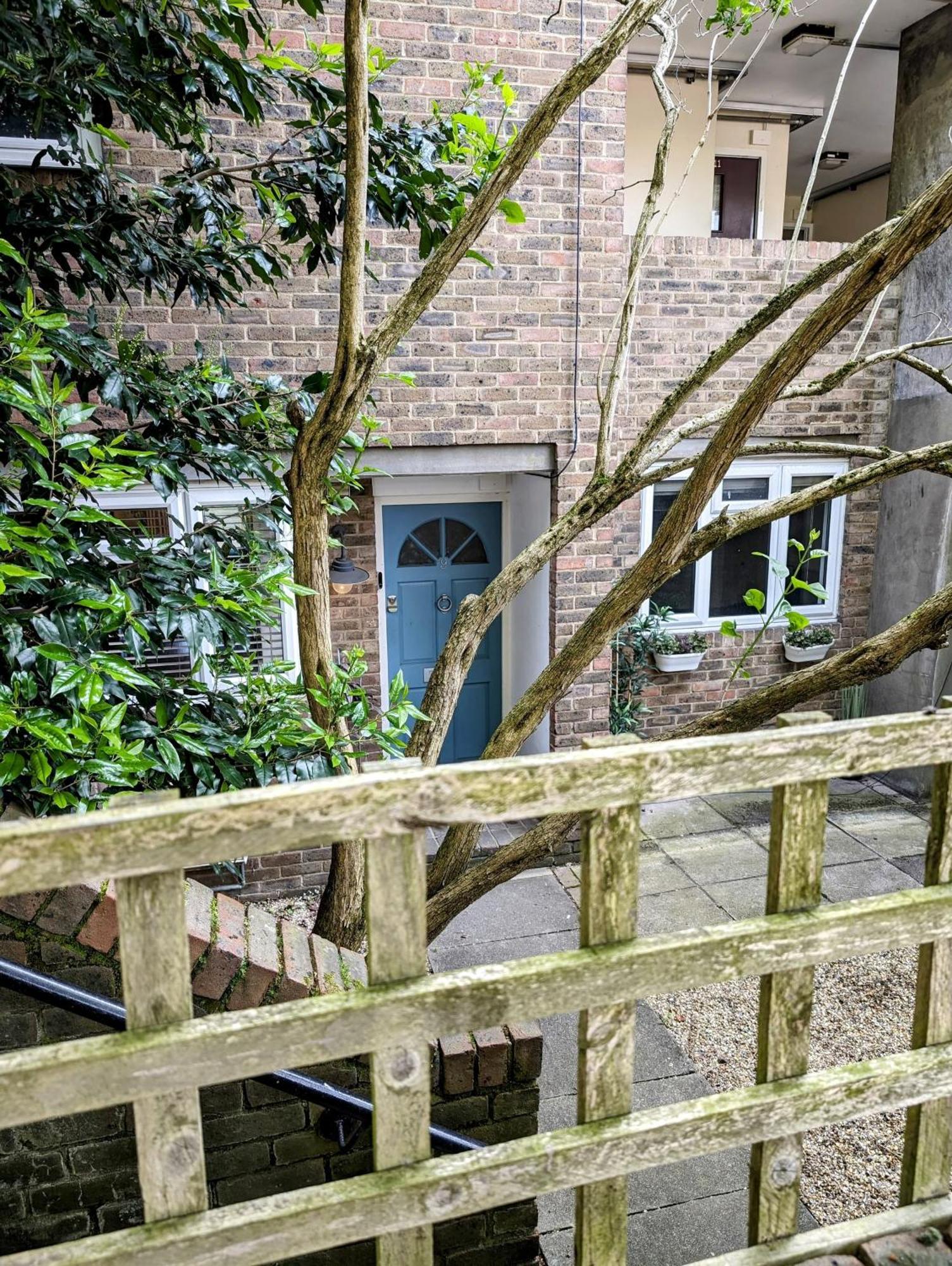 Modern Well Presented With Garden Apartment
