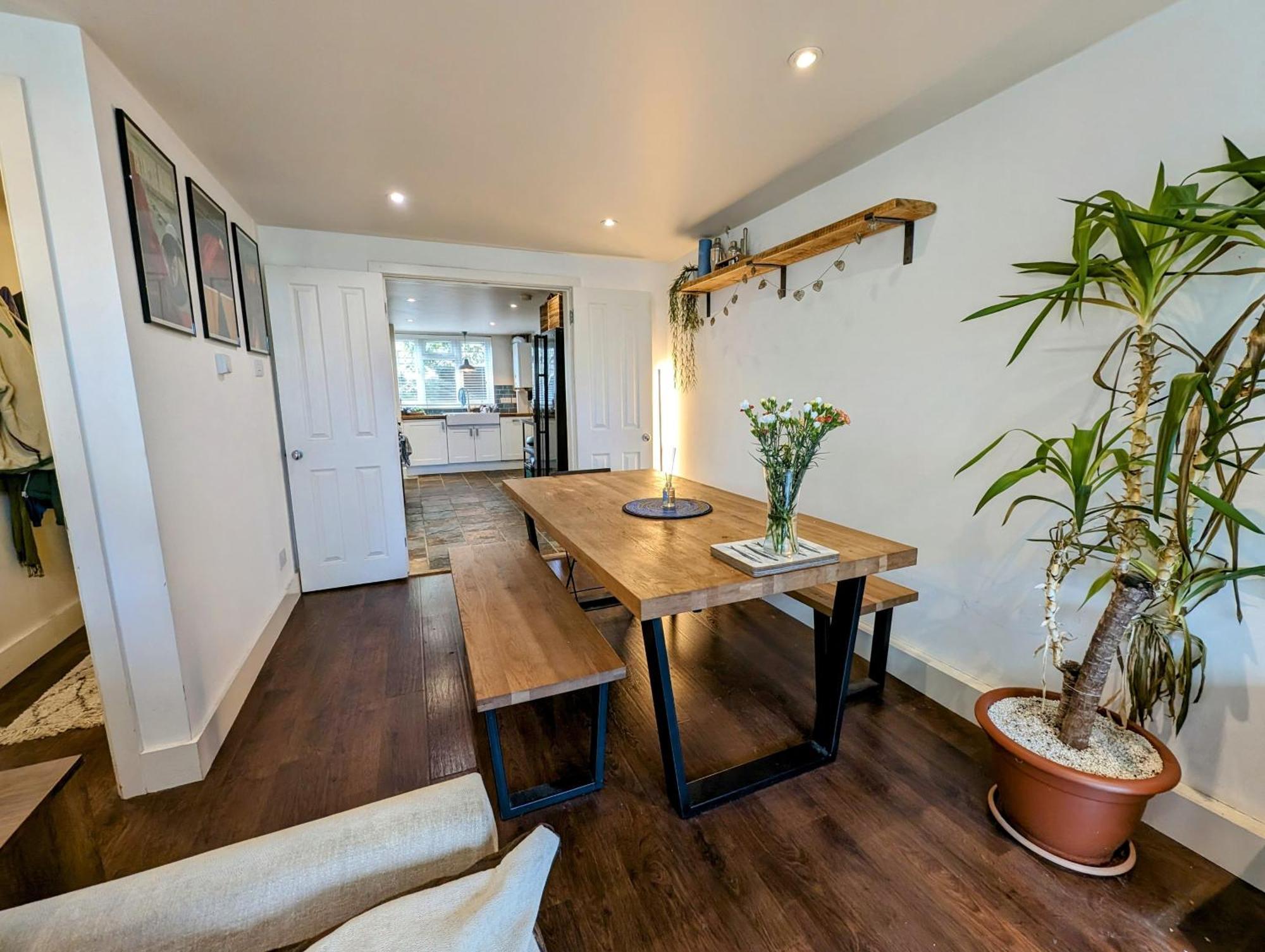 Modern Well Presented With Garden London