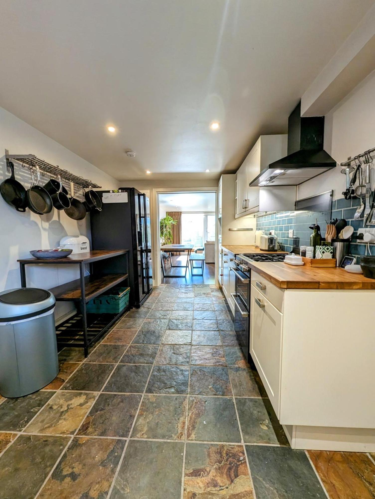 Modern Well Presented With Garden * London