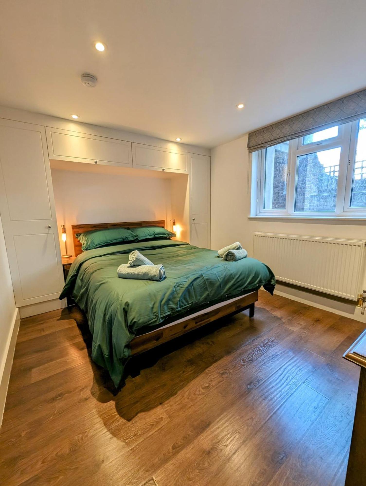 Modern Well Presented With Garden Apartment