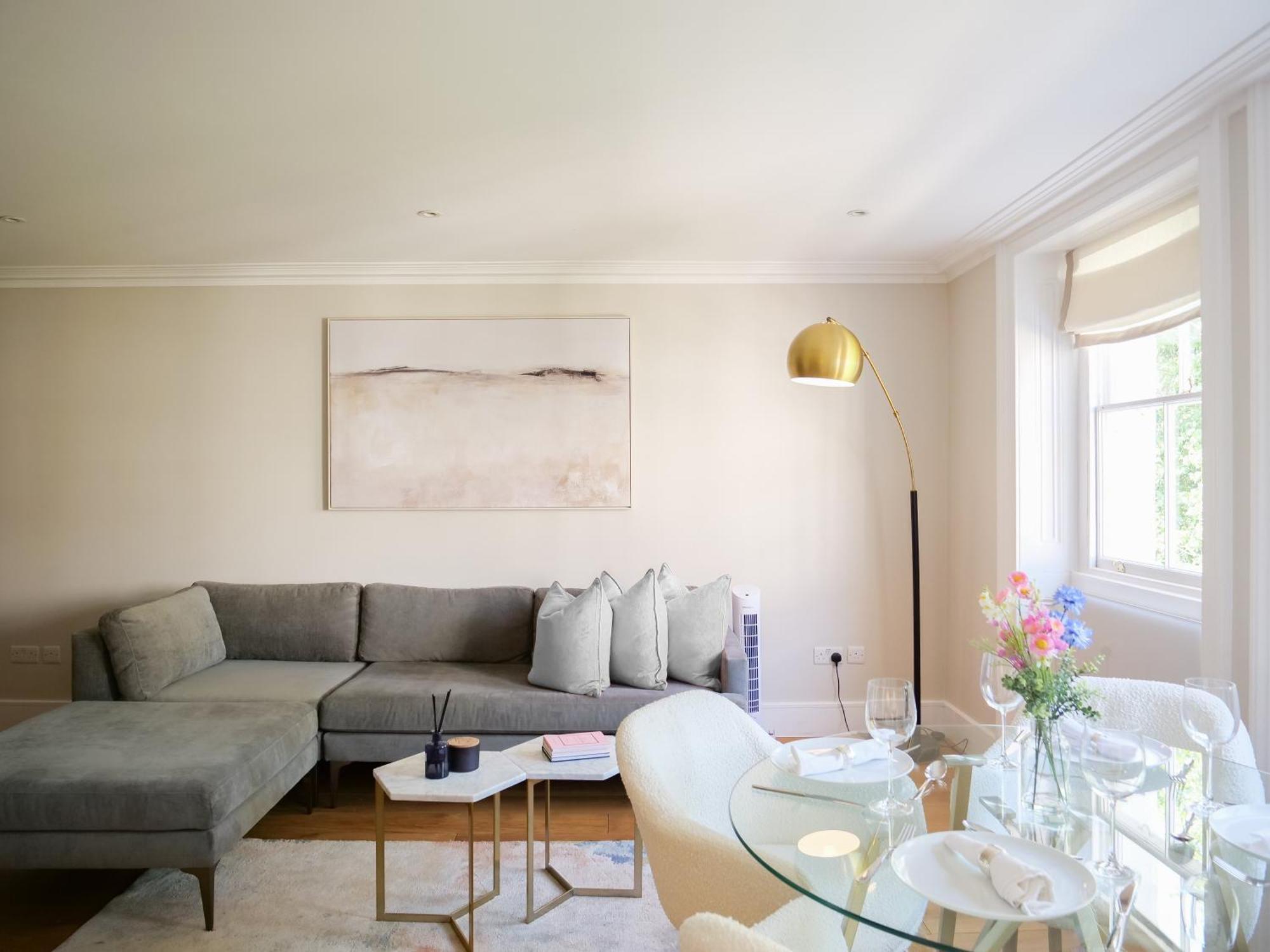 Luxurious In A Prestigious Location Apartment *