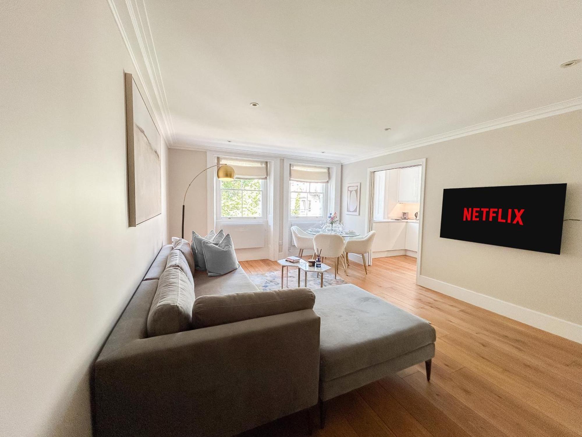 Luxurious In A Prestigious Location Apartment