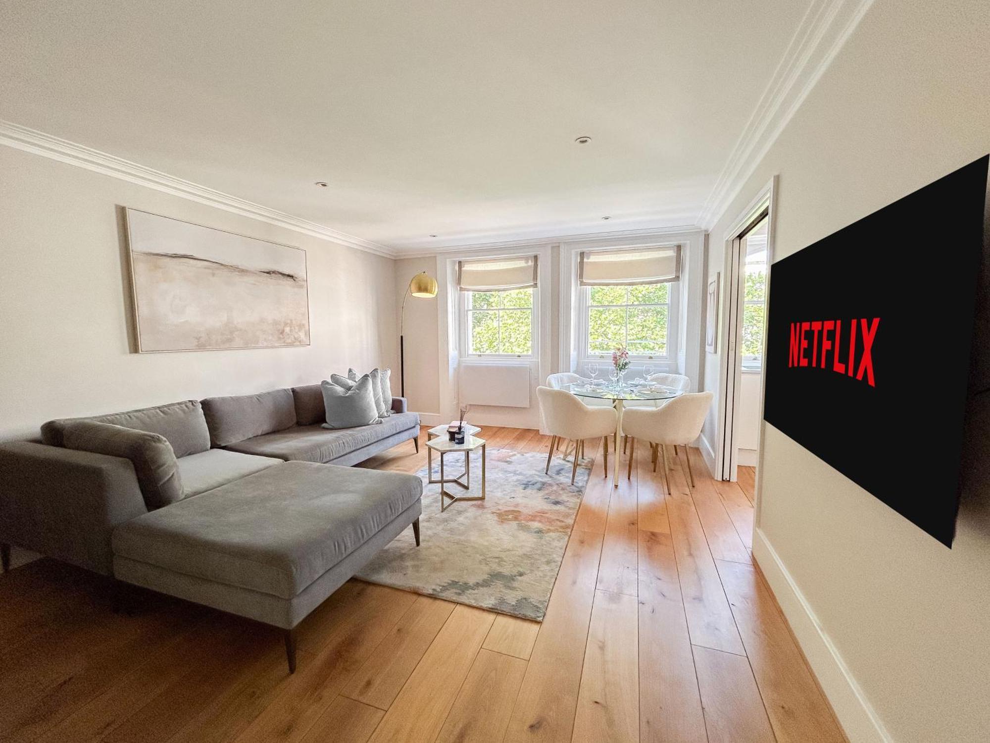 Luxurious In A Prestigious Location Apartment