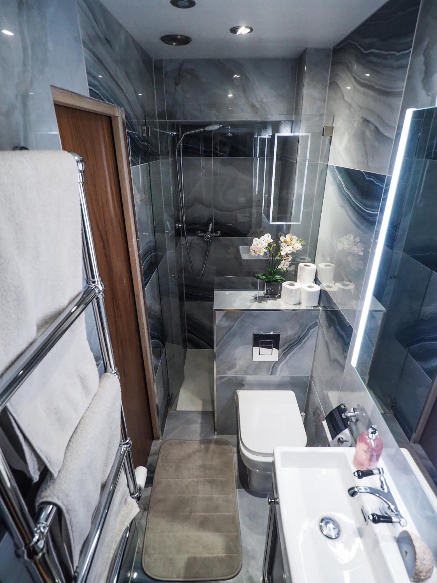 Alluring Flat In London