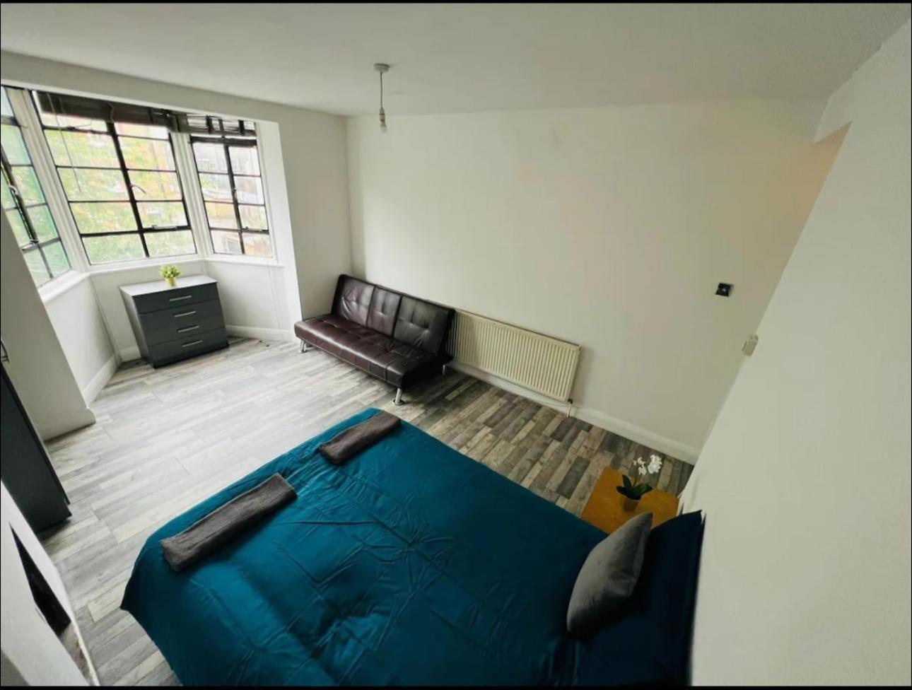 Tower Bridge Family Flats Apartment London