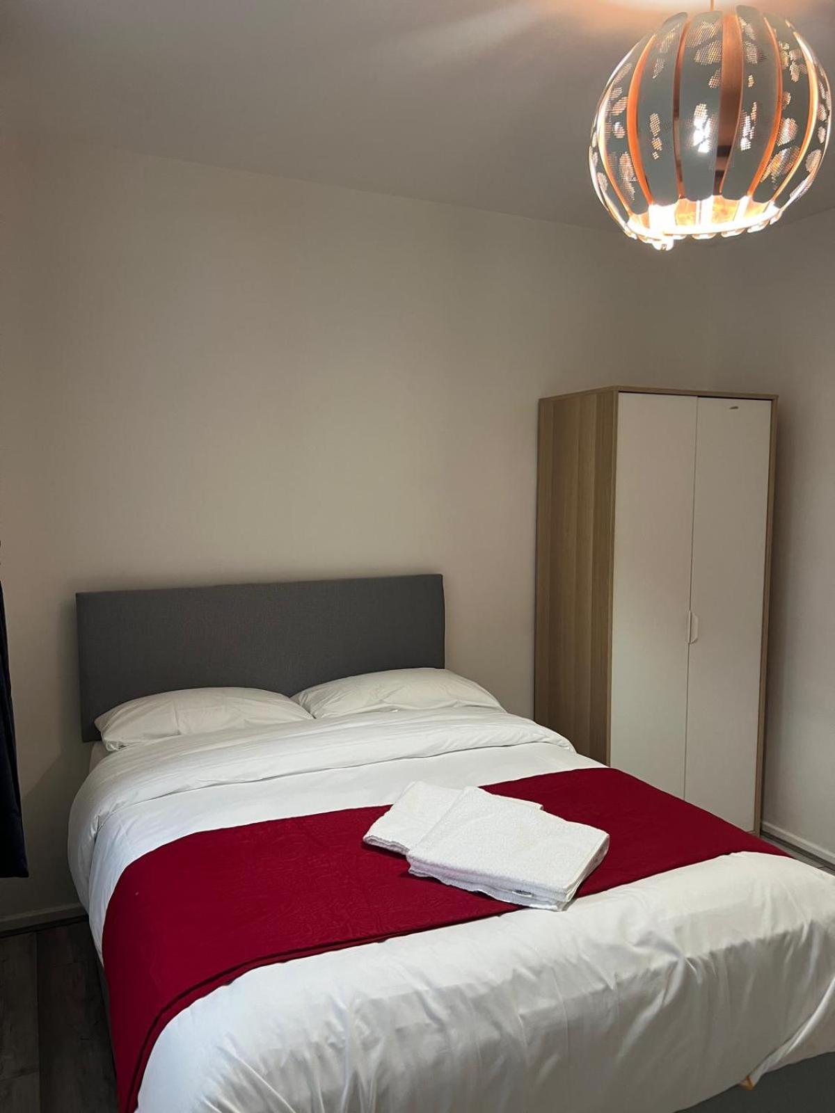Starlet Stepney Homestay London