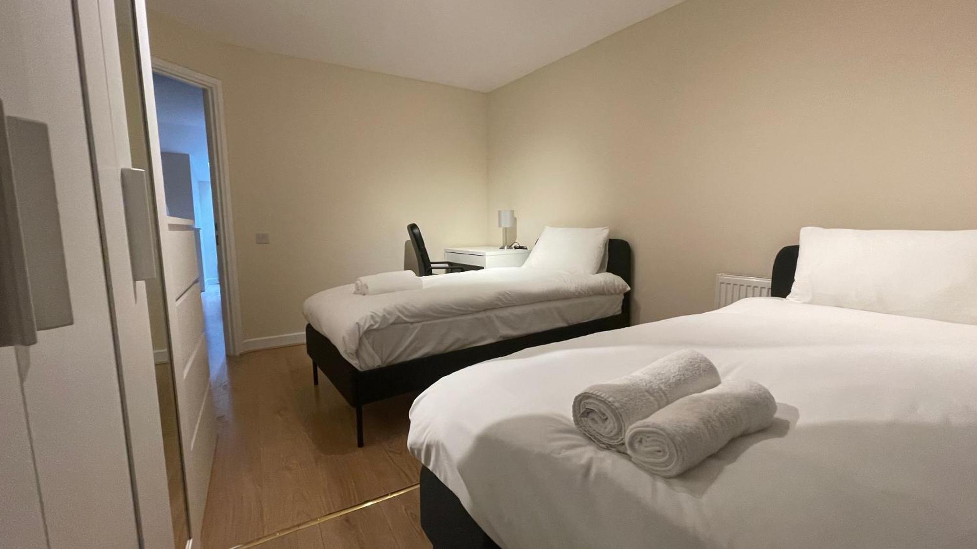 4- Bedroom , 1 Living Flat Near Emirates Stadium * London