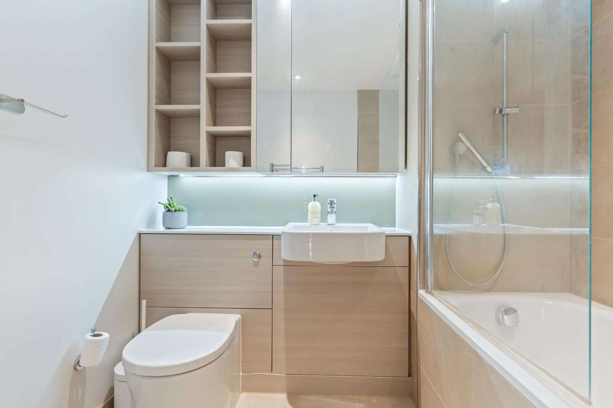 Elegant 2 Bed Within Many Attractions Apartment London