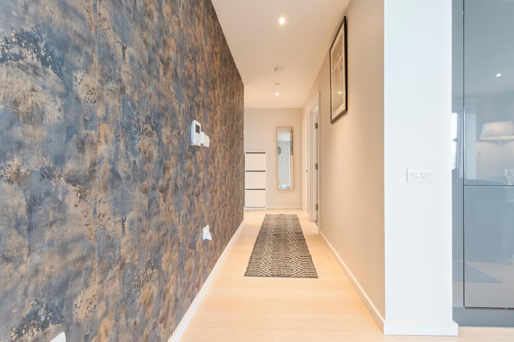 Elegant 2 Bed Within Many Attractions Apartment *