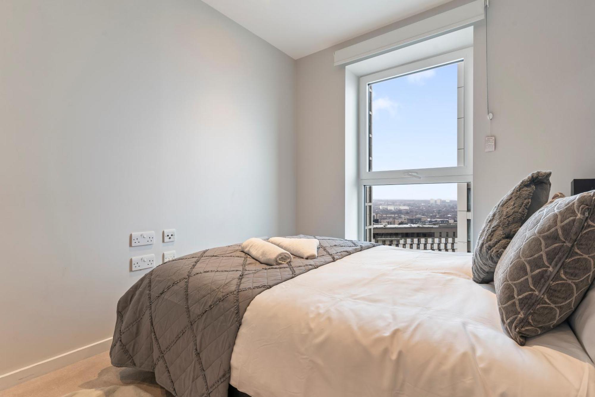 Elegant 2 Bed Within Many Attractions Apartment London