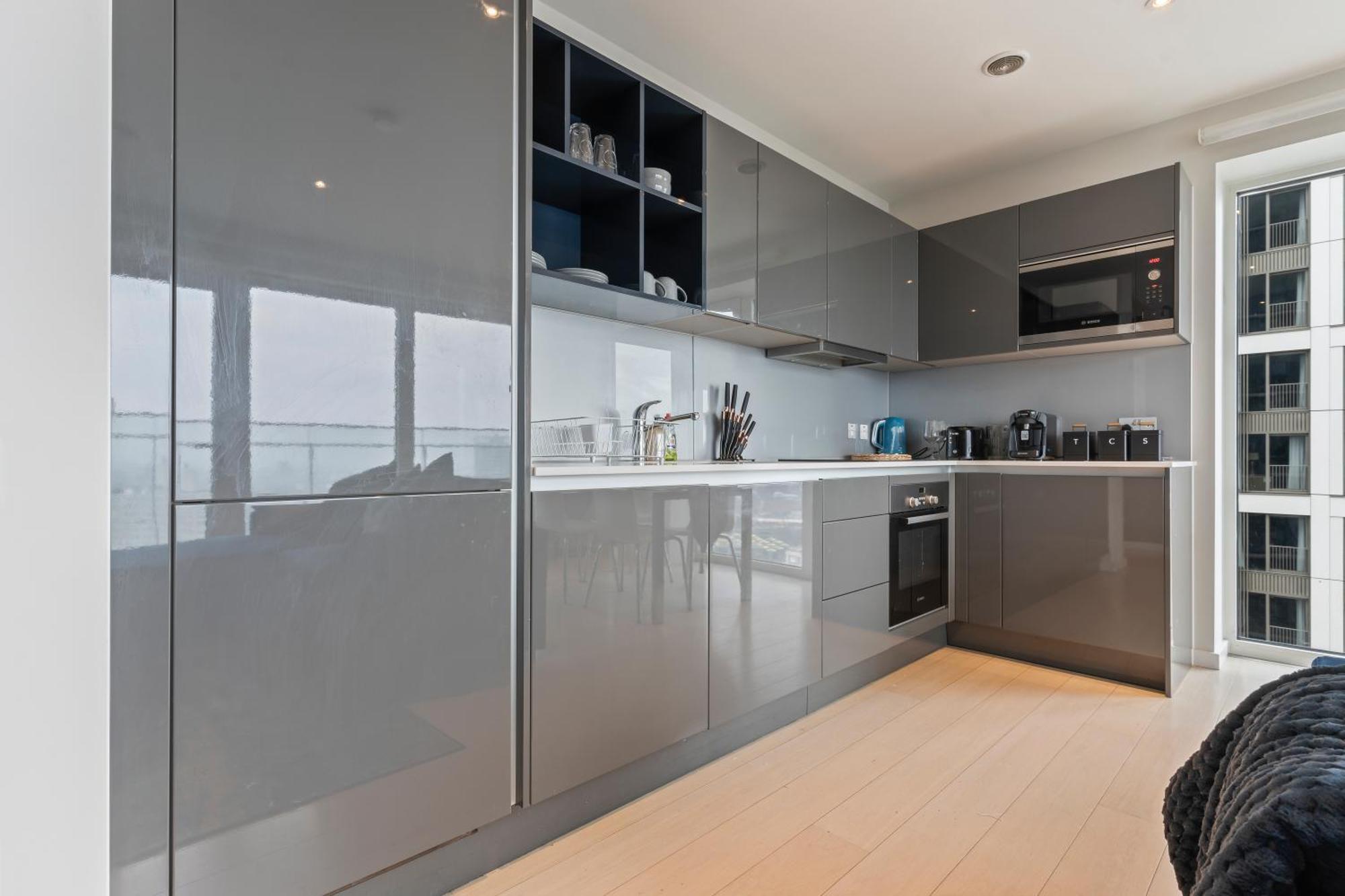 Elegant 2 Bed Within Many Attractions