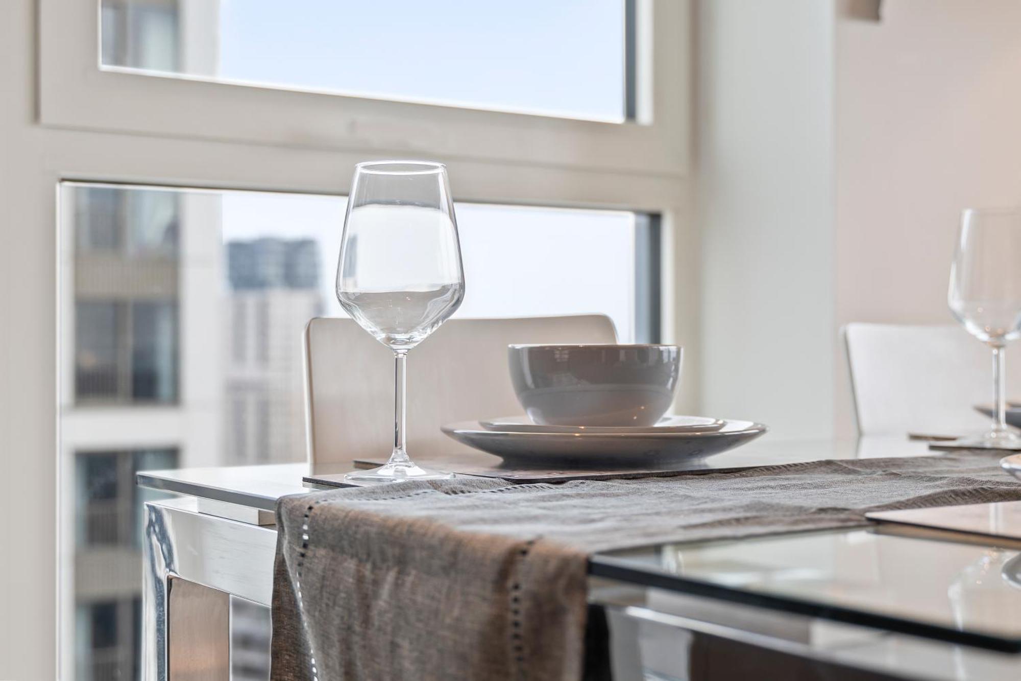 Elegant 2 Bed Within Many Attractions