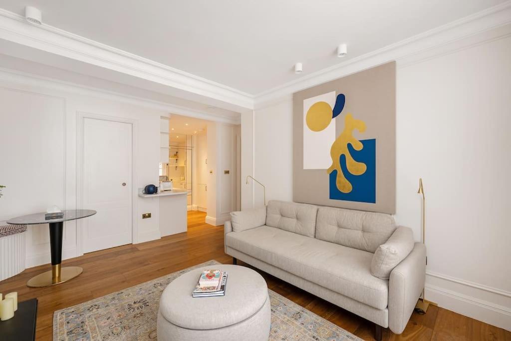 Luxury 3-bed Pavilion Road Apartment London