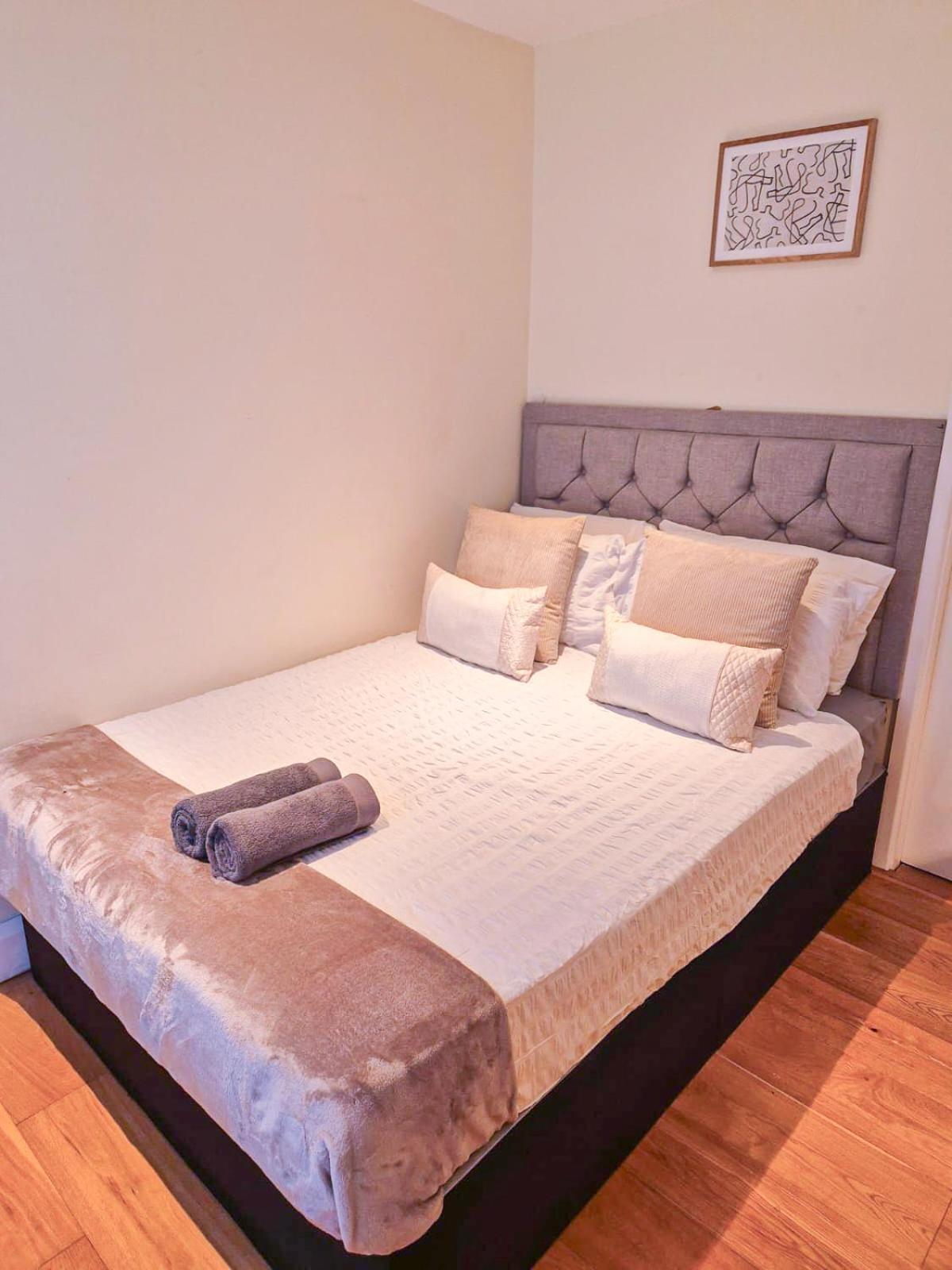 Apartment Refined 2 Bedroom Flat Few Steps From The Oval London
