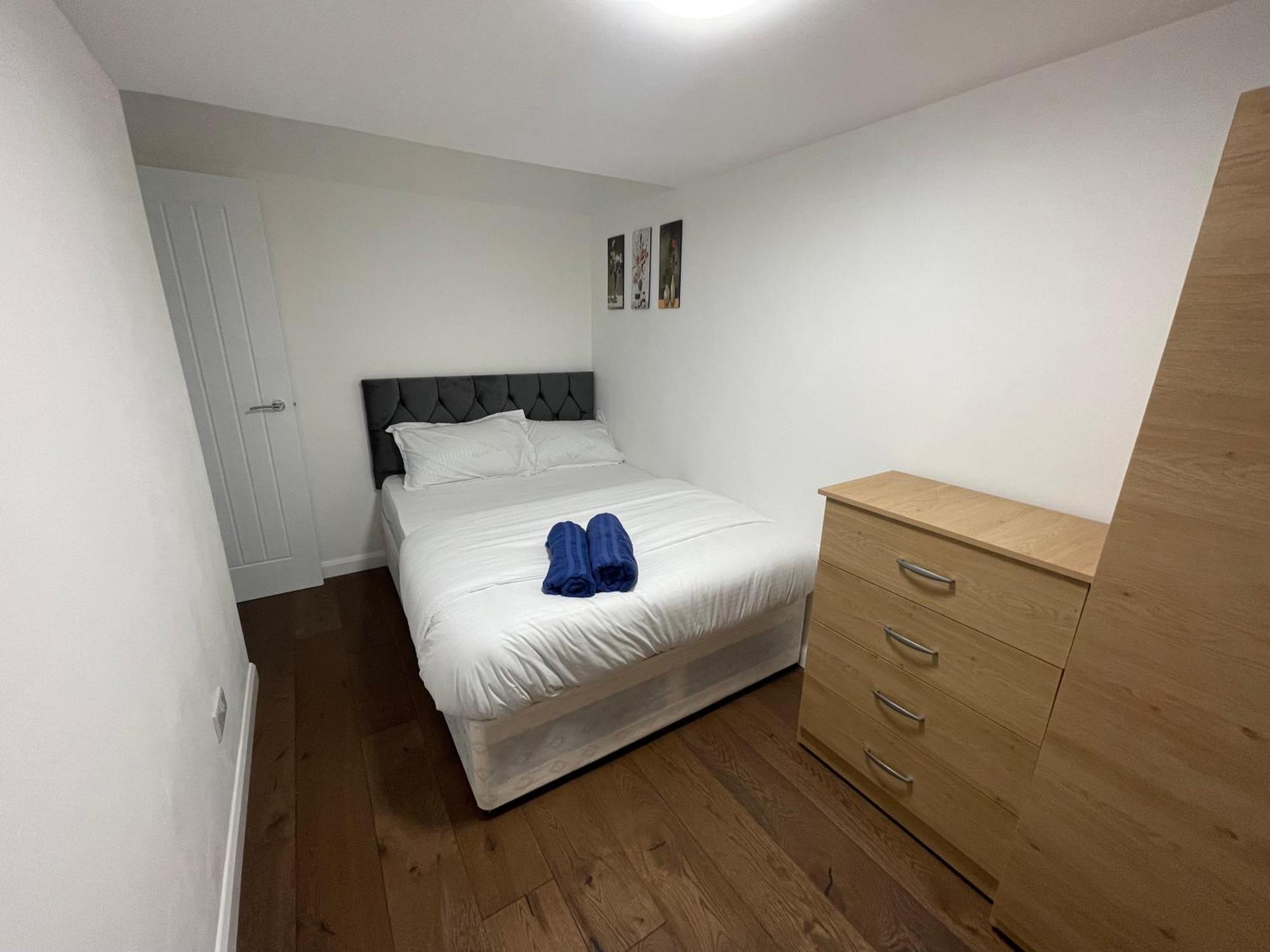 Two Bedroom Central Location Modern Flat Stratford Apartment London