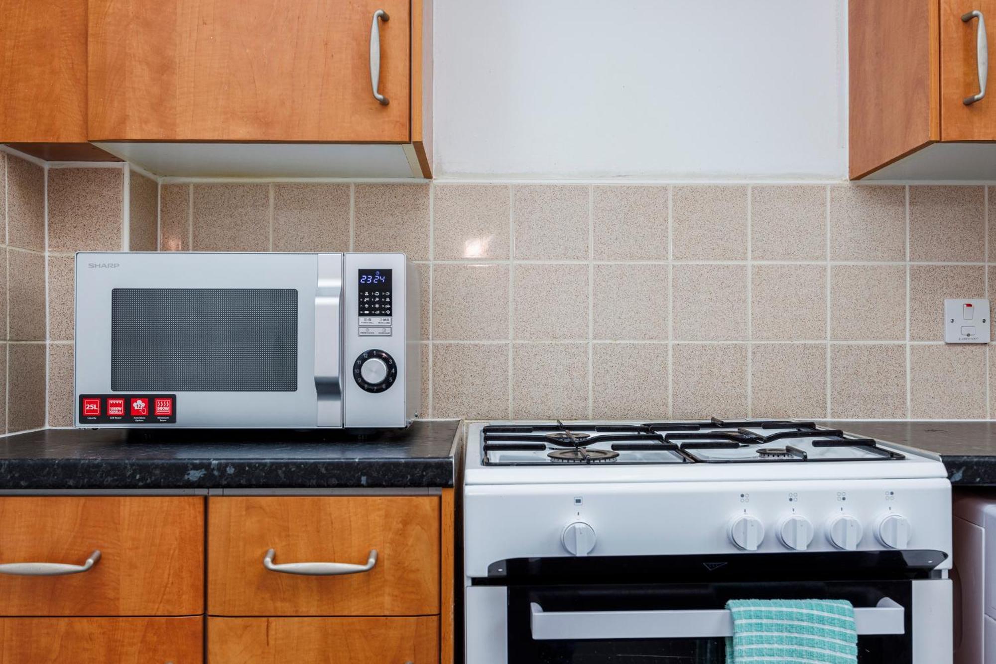Spacious 2-bedroom With Terrace, Garden Views & Free Wifi Near Olympic Stadium *