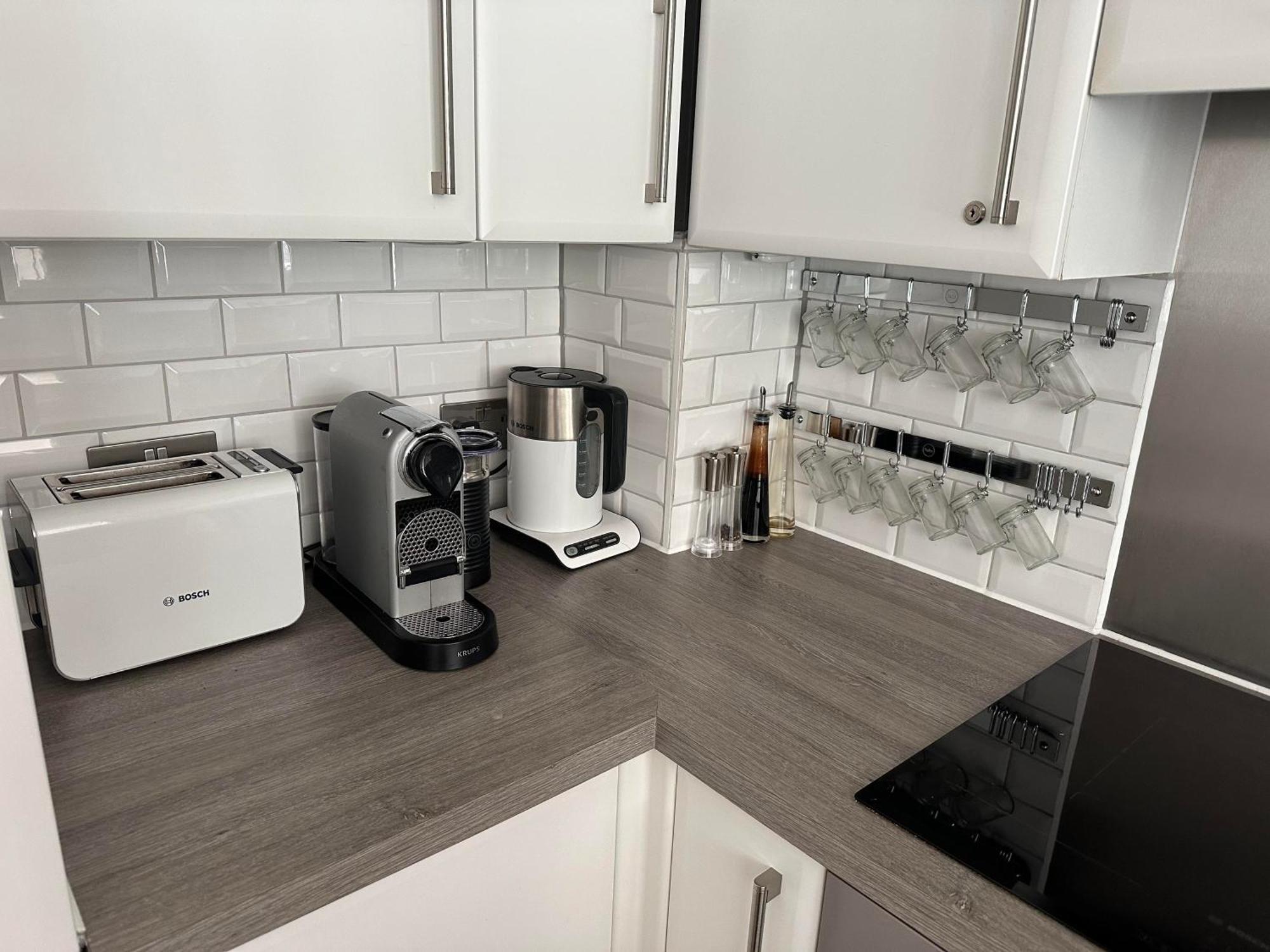 Apartment 1bed Flat With Views - 1min Walk To Tube Station *