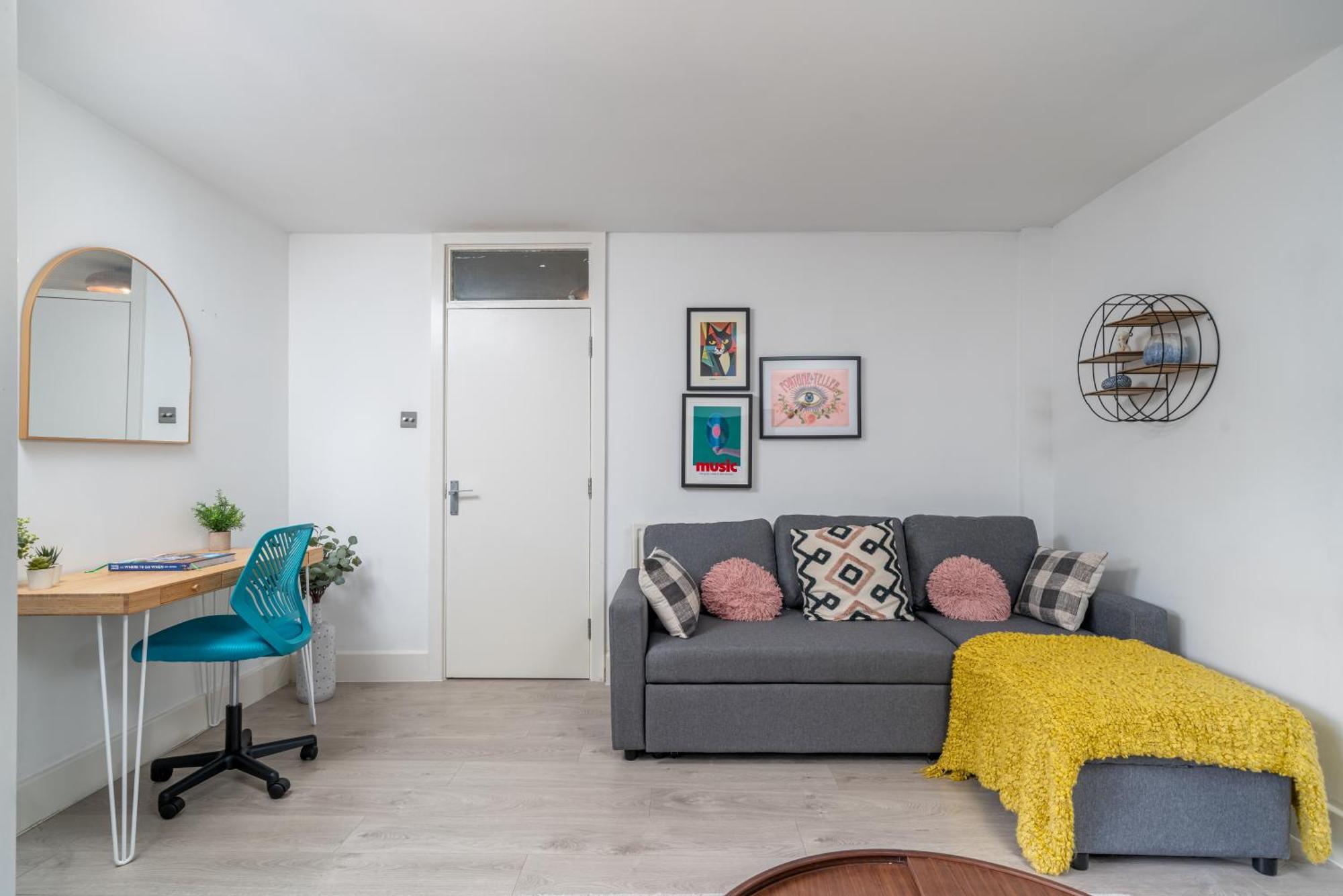 Modern & Spacious Canary Wharf Apartment, Prime Location, Balcony, Near O2, Excel, Airport & Greenwich * London