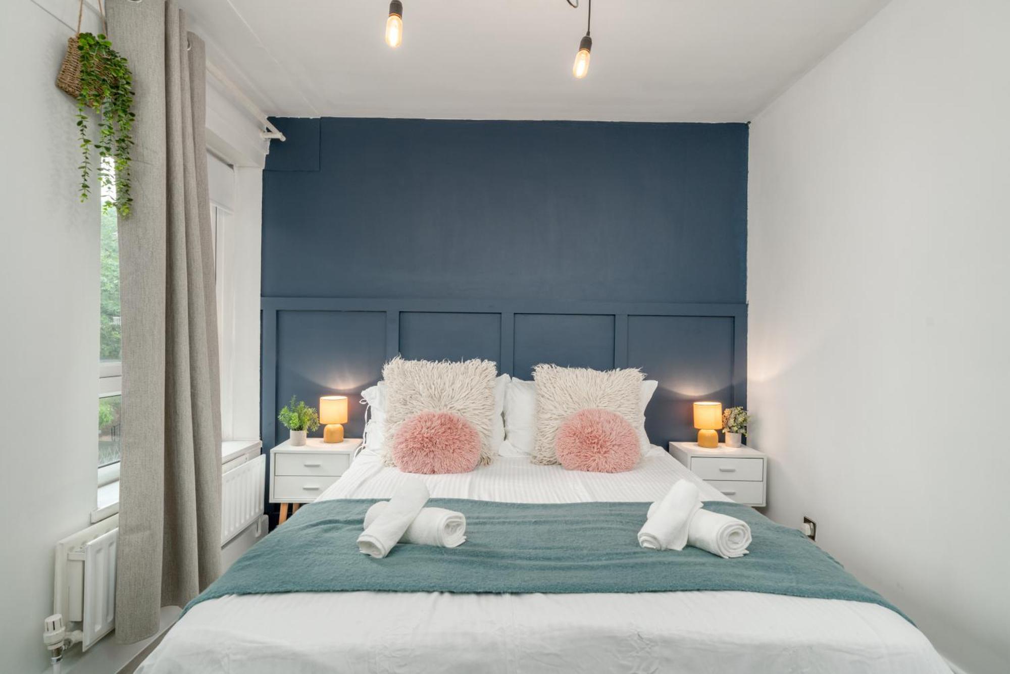 Modern & Spacious Canary Wharf Apartment, Prime Location, Balcony, Near O2, Excel, Airport & Greenwich Apartment