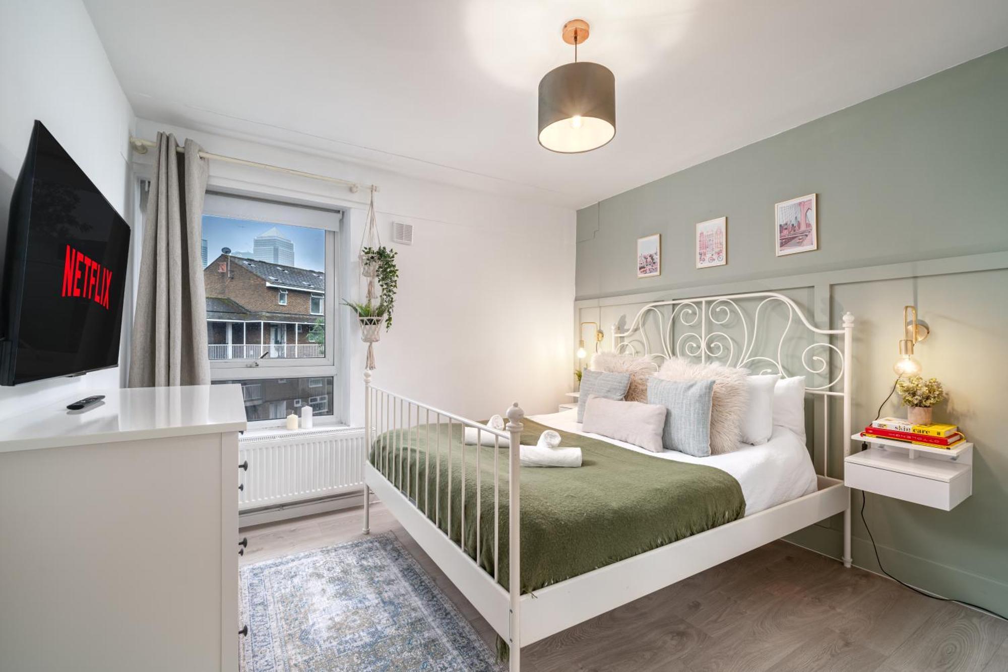 Modern & Spacious Canary Wharf Apartment, Prime Location, Balcony, Near O2, Excel, Airport & Greenwich Apartment