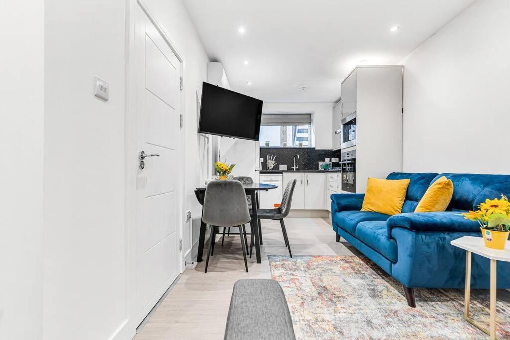 Apartment Luxstay Holland Park With Ac