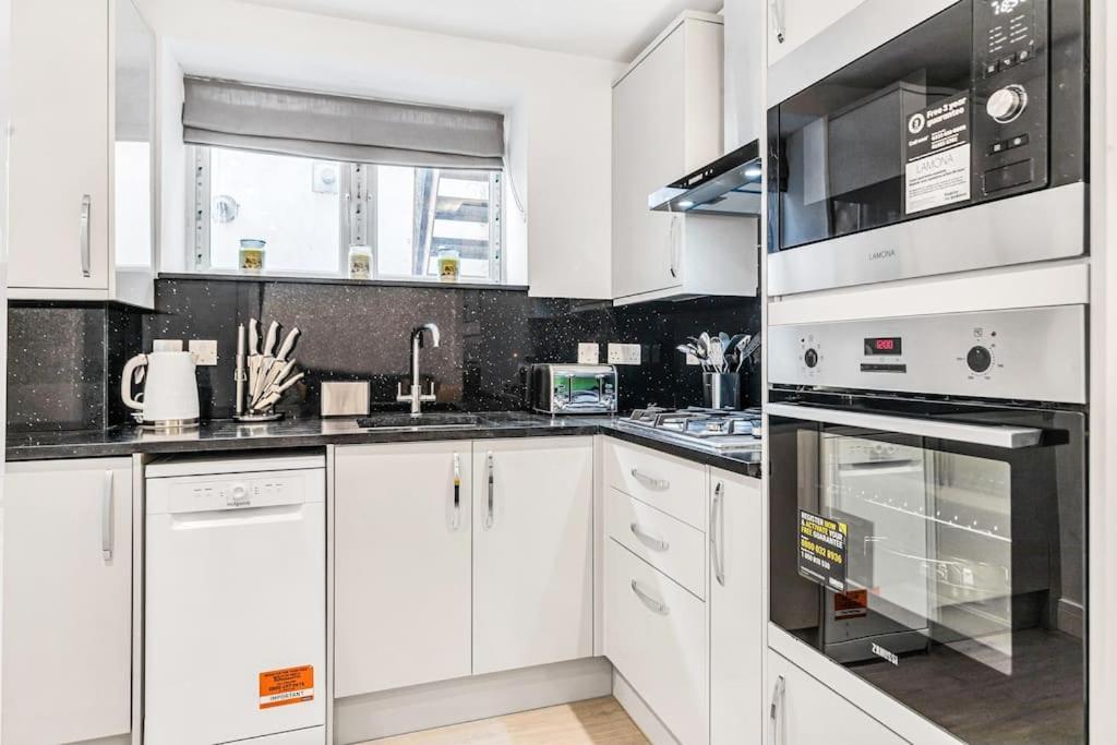 Apartment Luxstay Holland Park With Ac London