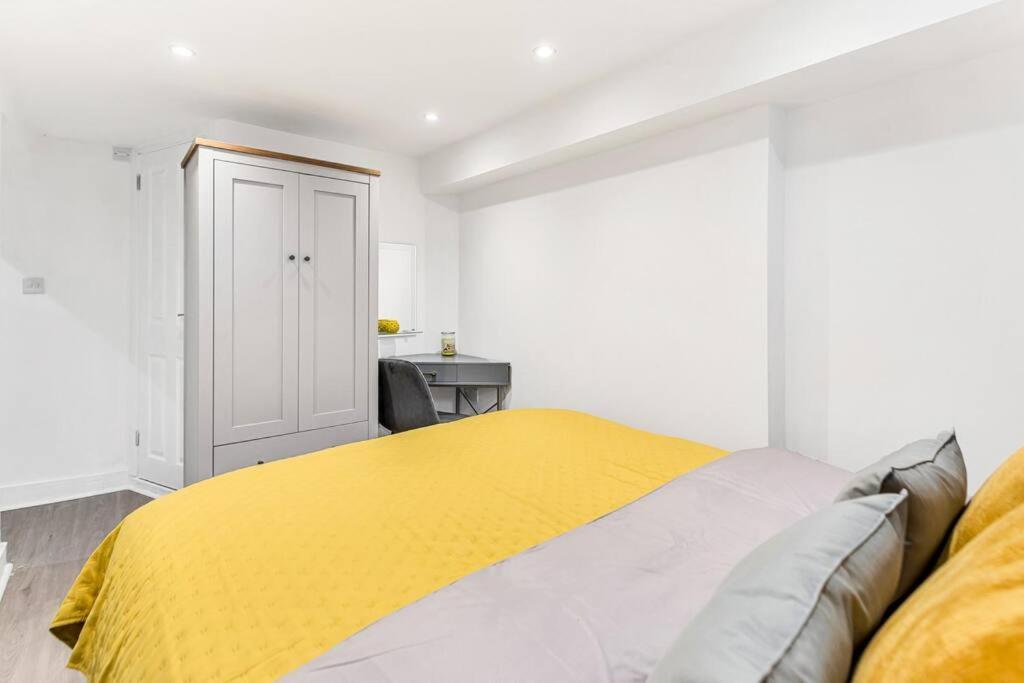 Luxstay Holland Park With Ac Apartment