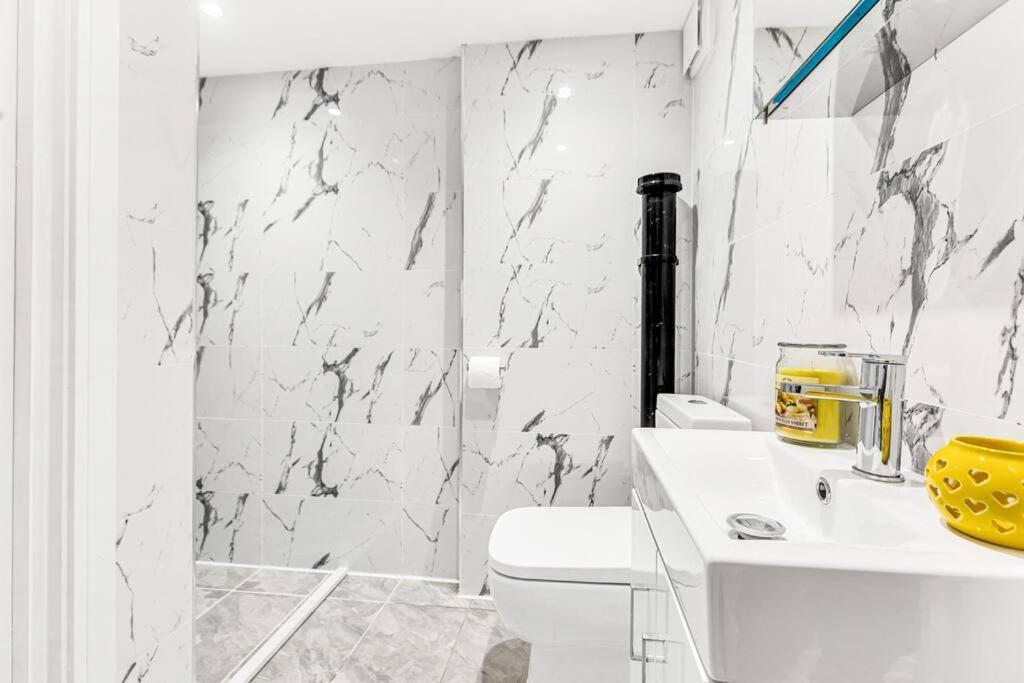 Apartment Luxstay Holland Park With Ac London