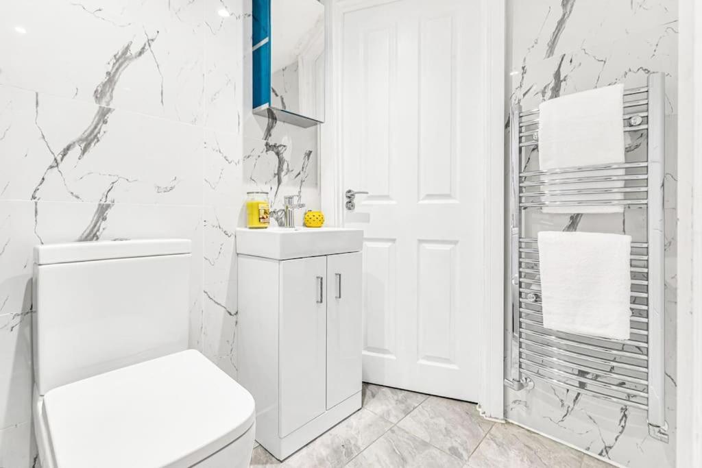Luxstay Holland Park With Ac * London