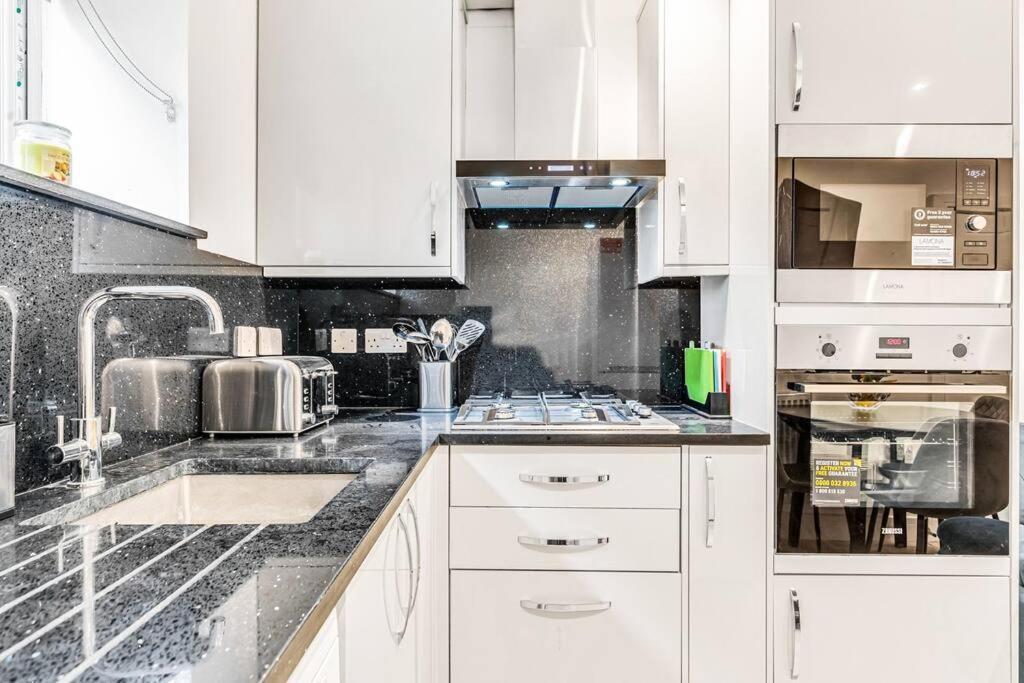 Luxstay Holland Park With Ac