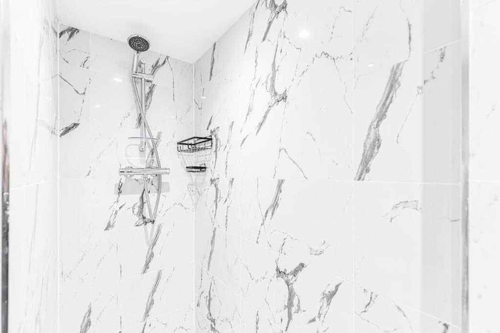 Luxstay Holland Park With Ac Apartment *