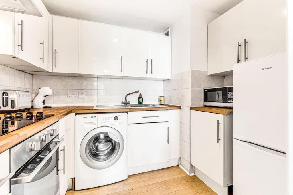 Luxaway In Earls Court - Sleeps Up To 10 * London