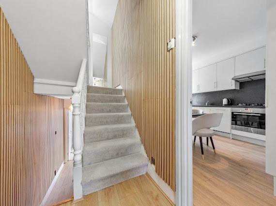 Imperial Wharf Chelsea 3 Bedroom * Londres
